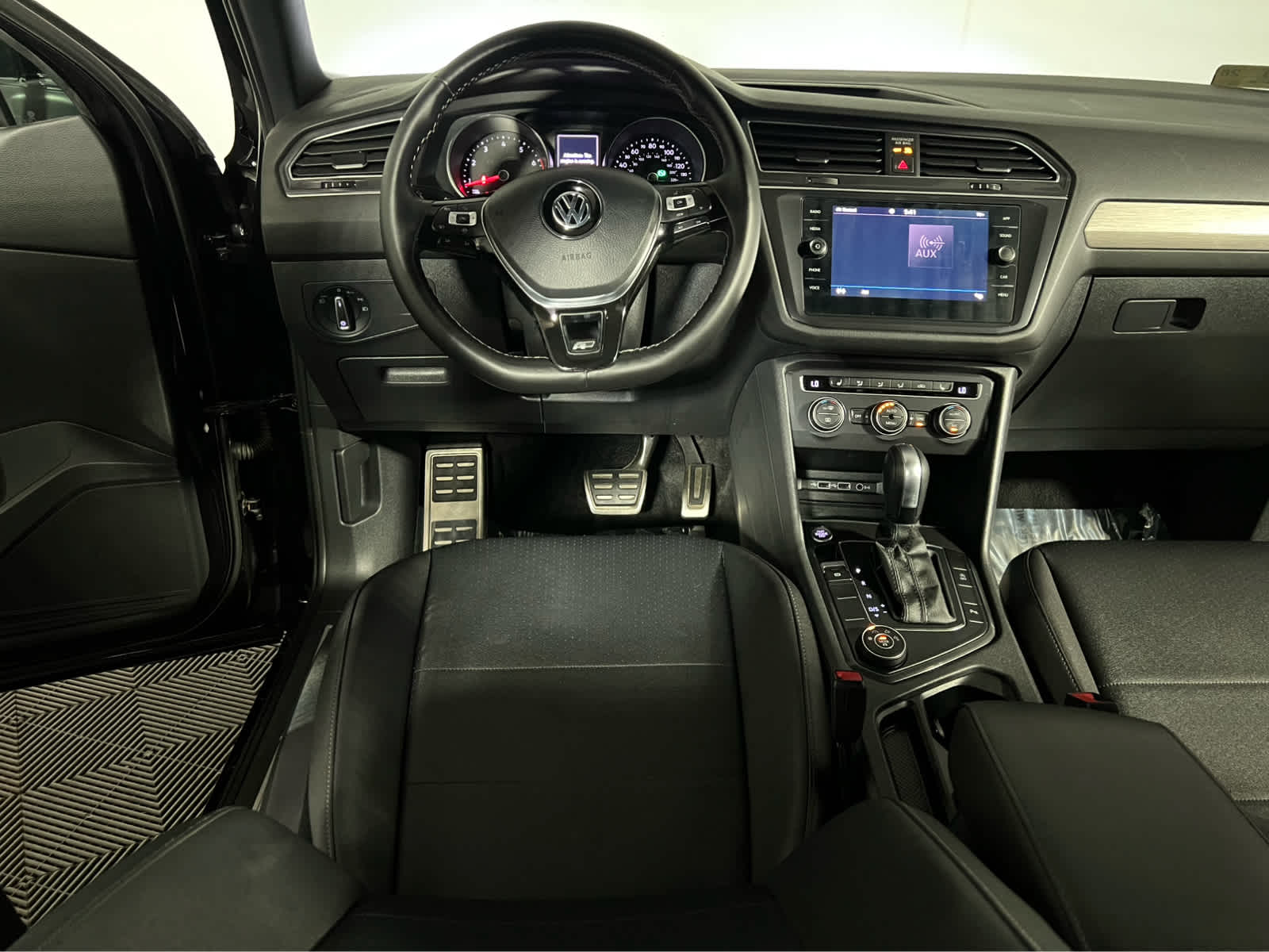2020 Volkswagen Tiguan SE R-Line Black