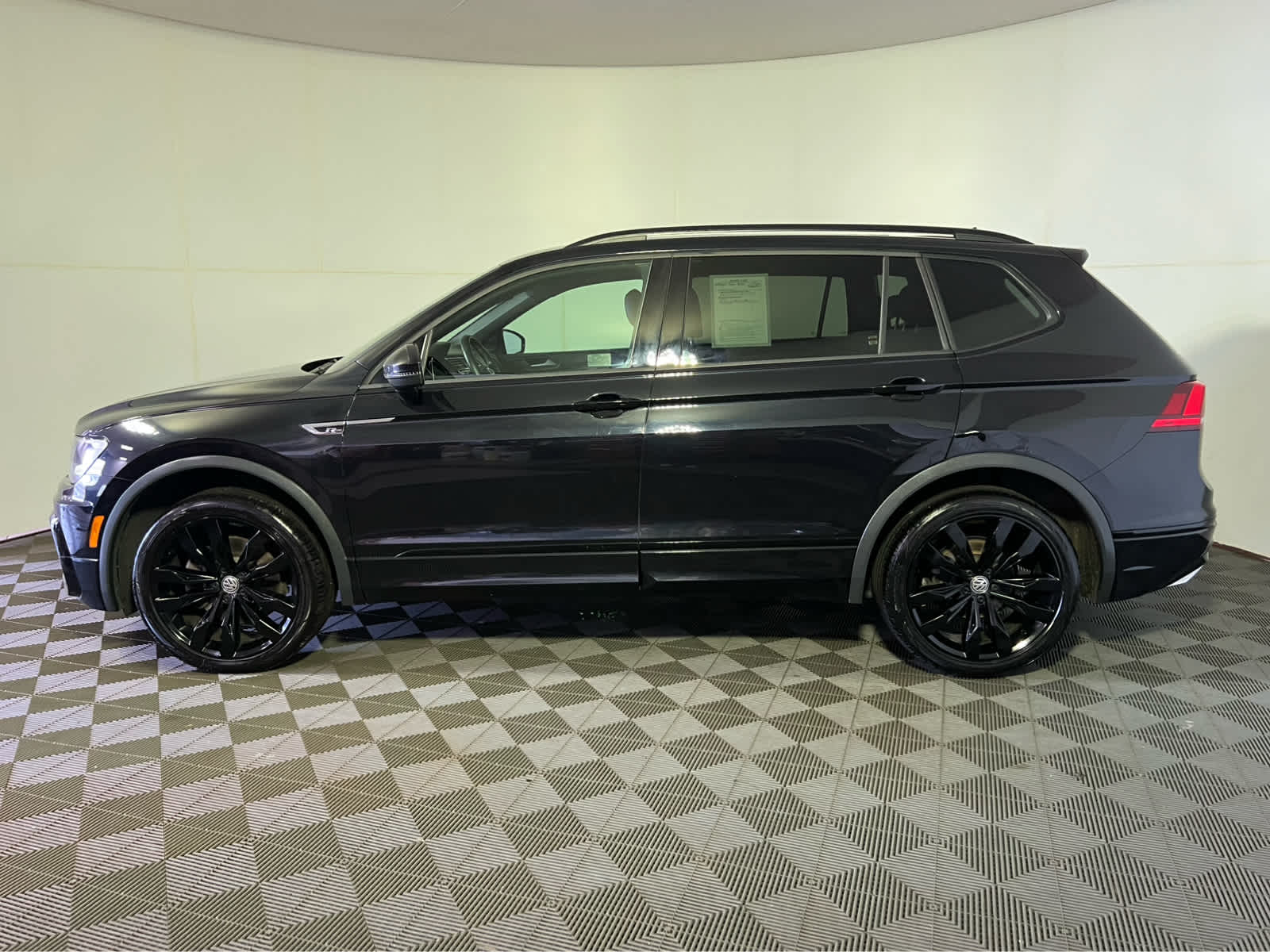 2020 Volkswagen Tiguan SE R-Line Black