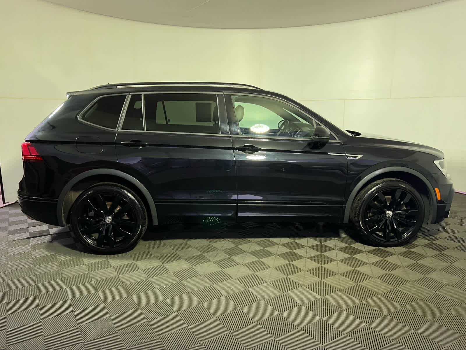 2020 Volkswagen Tiguan SE R-Line Black