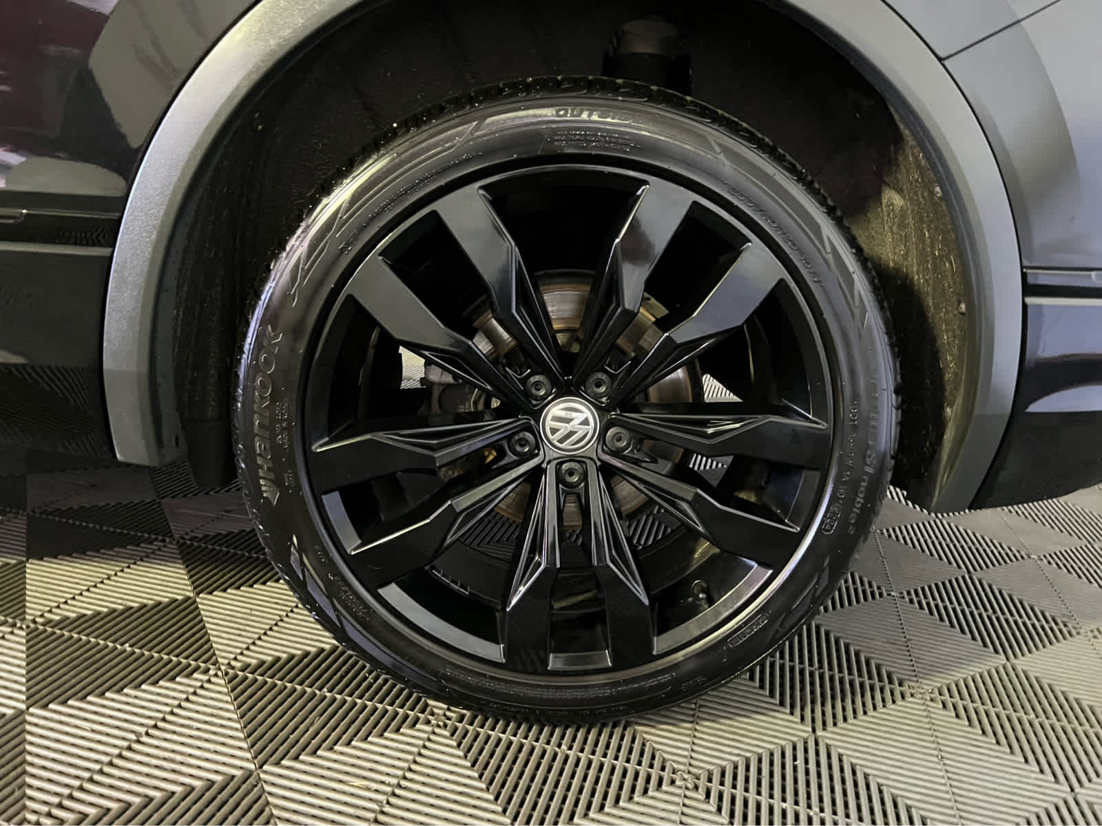 2020 Volkswagen Tiguan SE R-Line Black