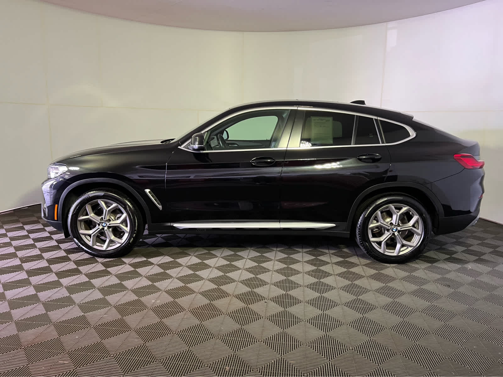 2025 BMW X4 xDrive30i