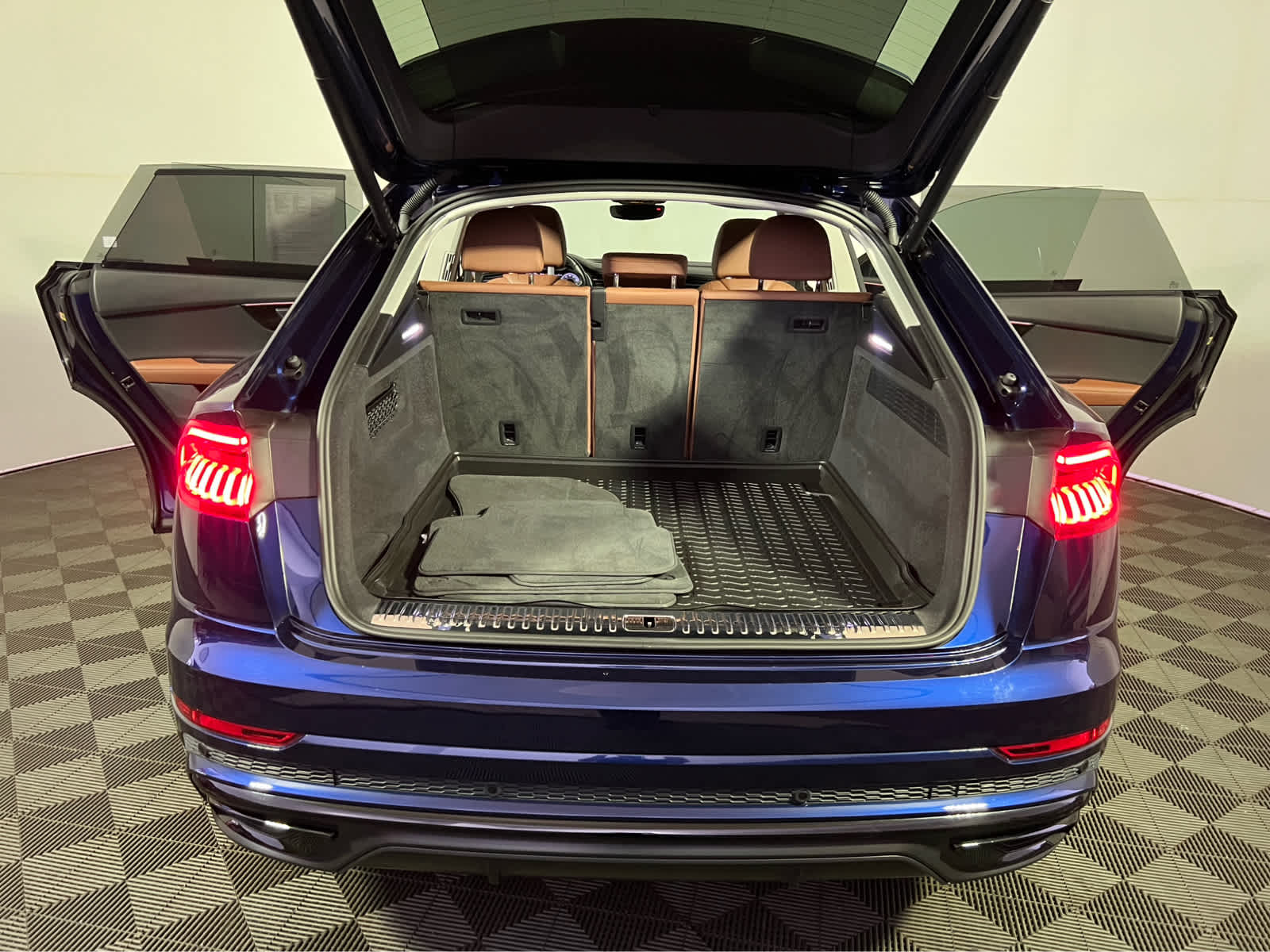 2023 Audi Q8 Premium Plus