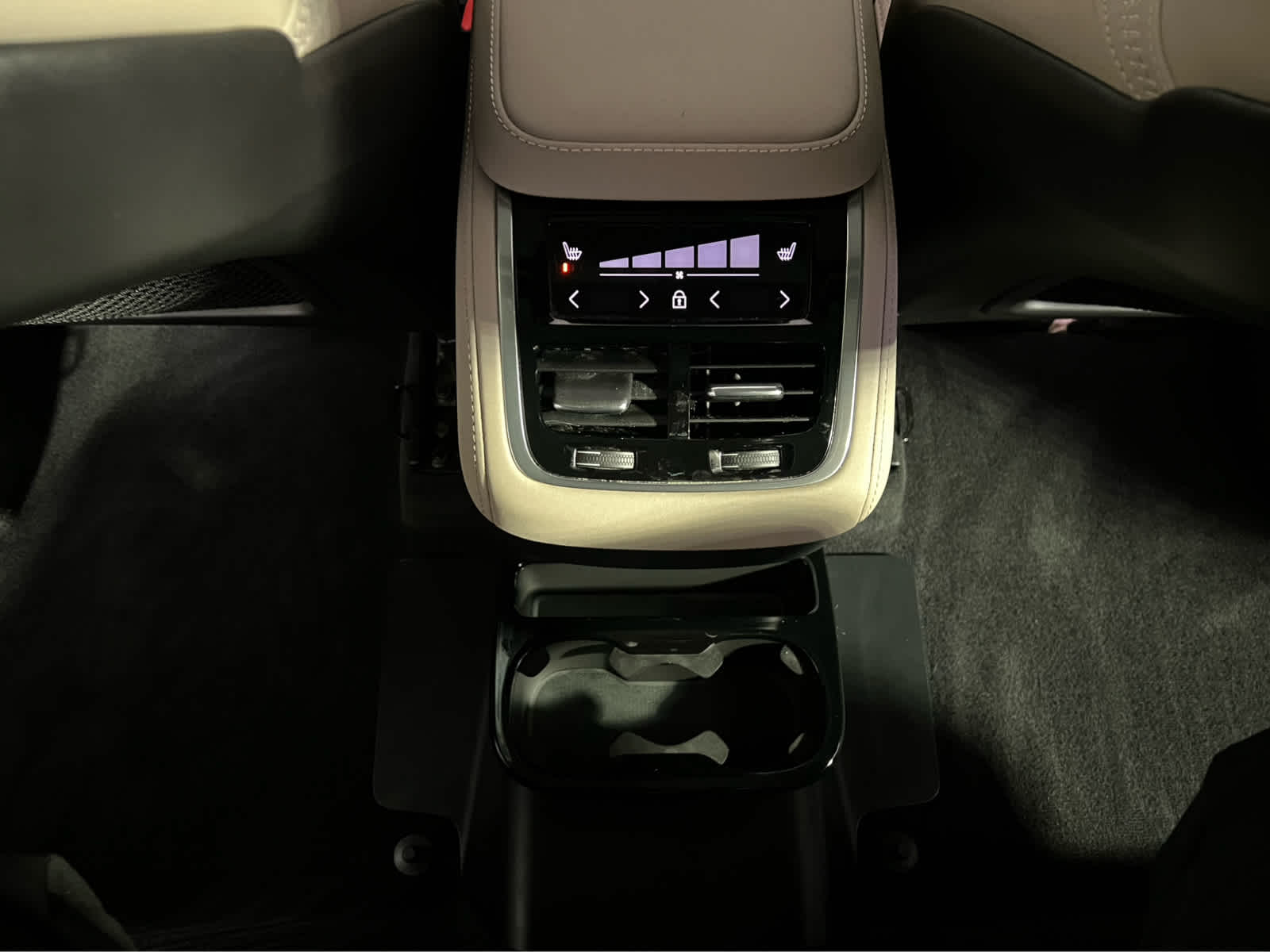 2025 Volvo XC90 Plus
