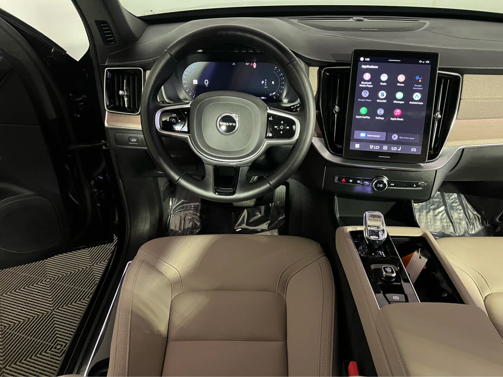 2025 Volvo XC90 Plus