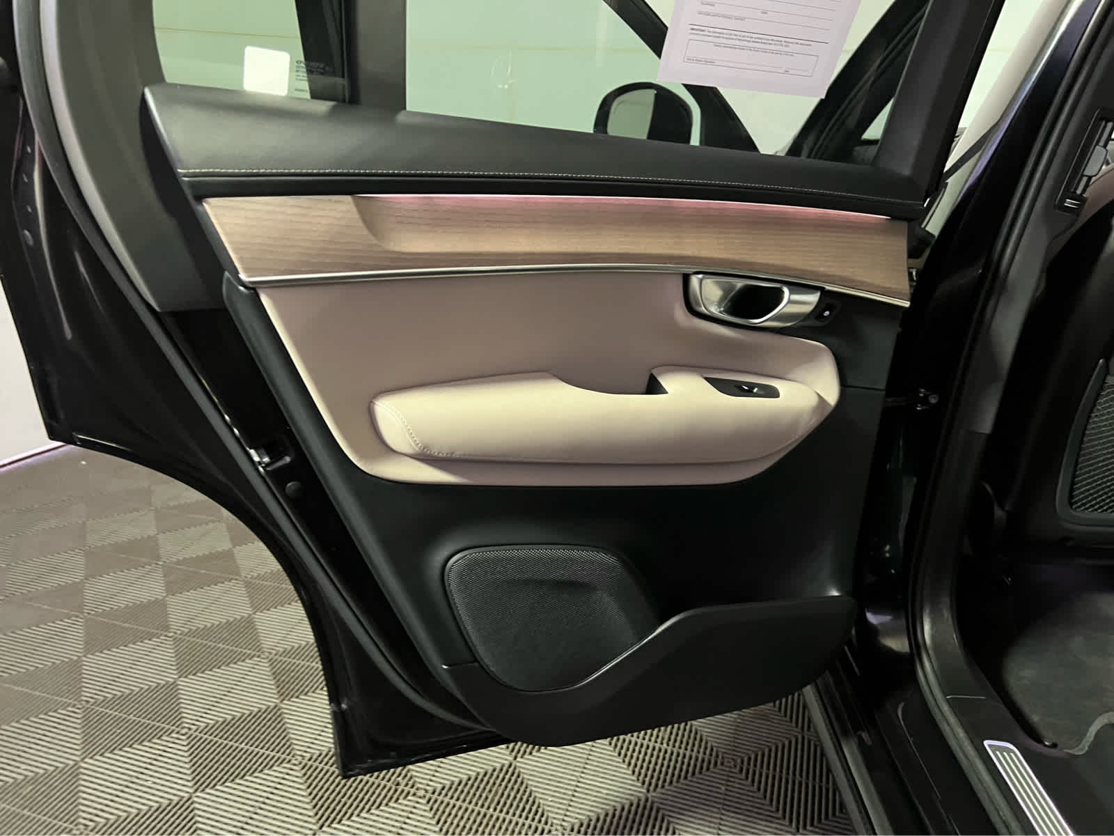 2025 Volvo XC90 Plus