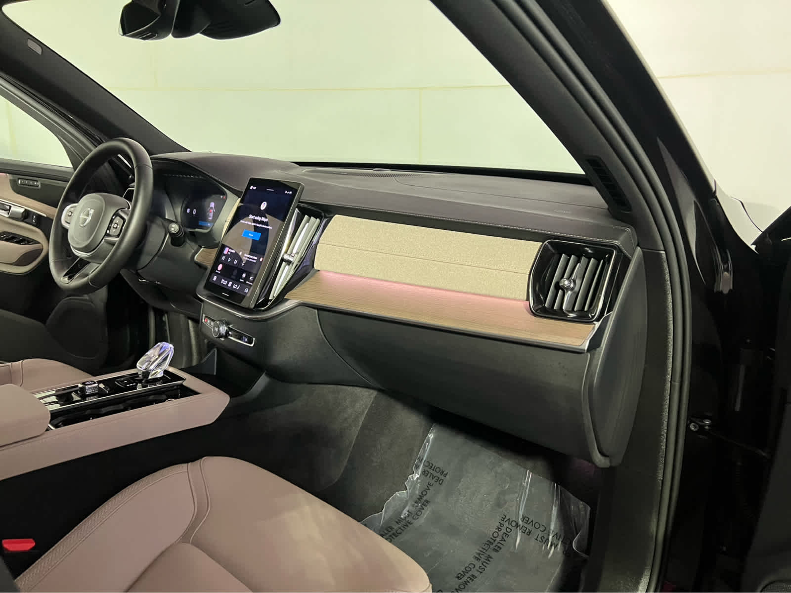 2025 Volvo XC90 Plus