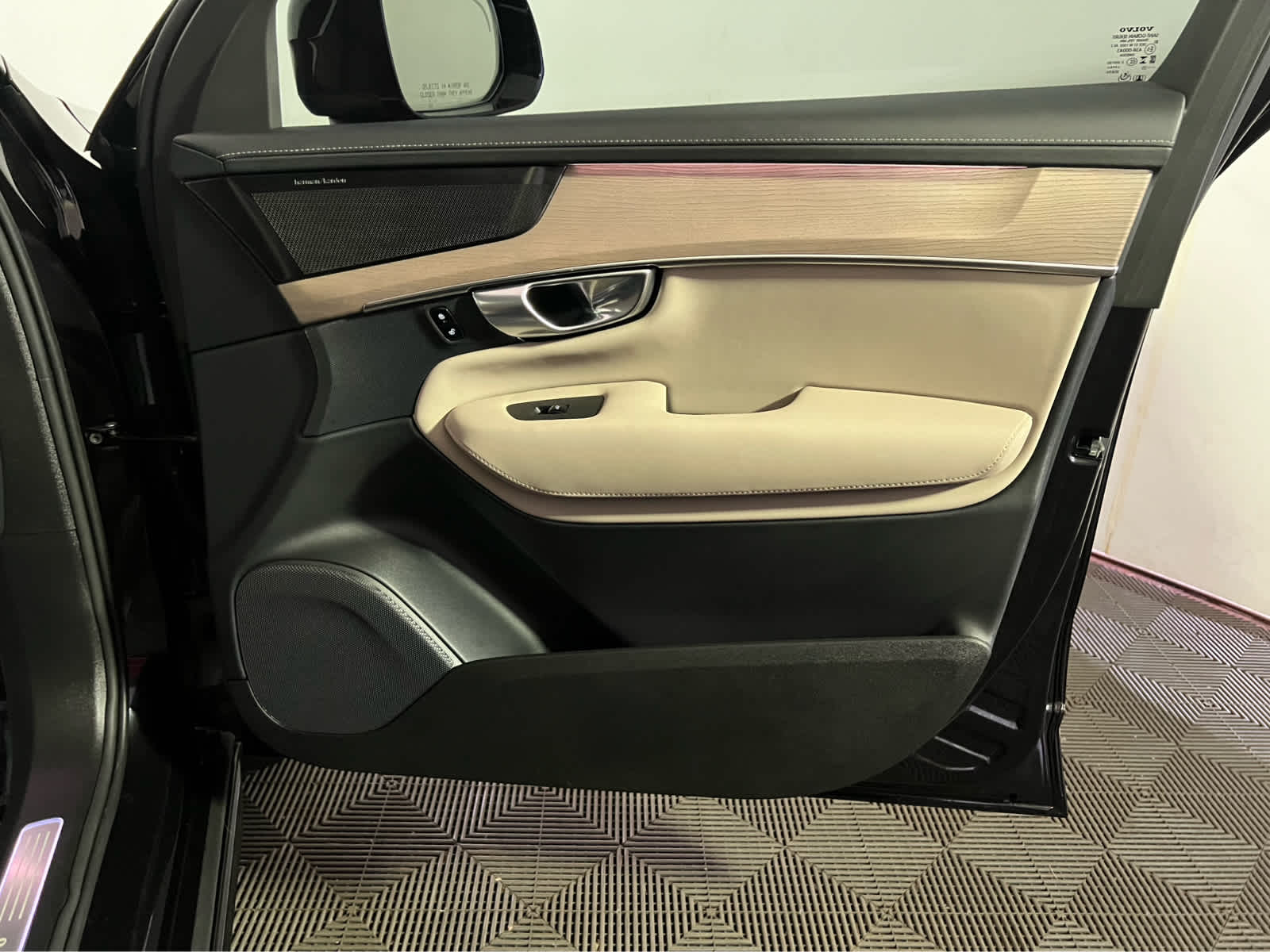 2025 Volvo XC90 Plus
