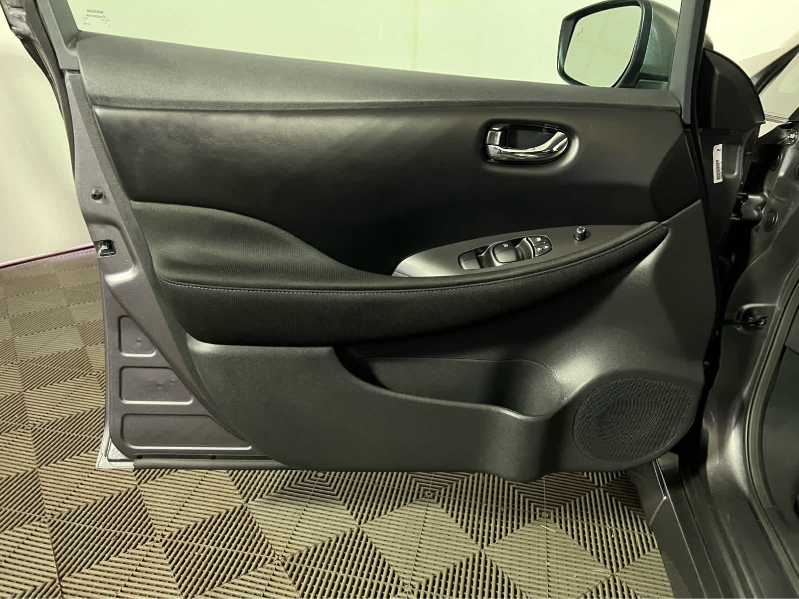 2023 Nissan LEAF S