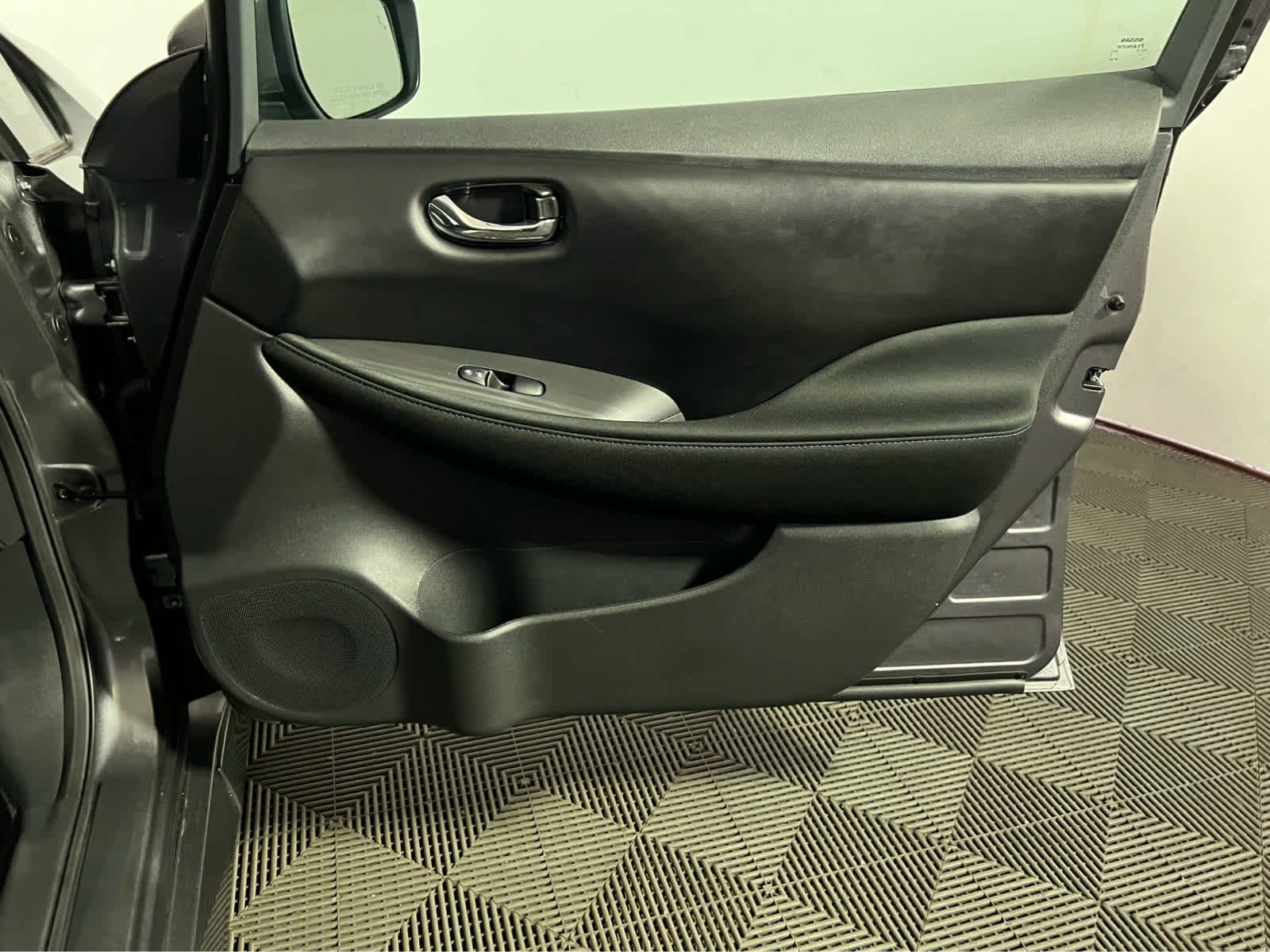 2023 Nissan LEAF S