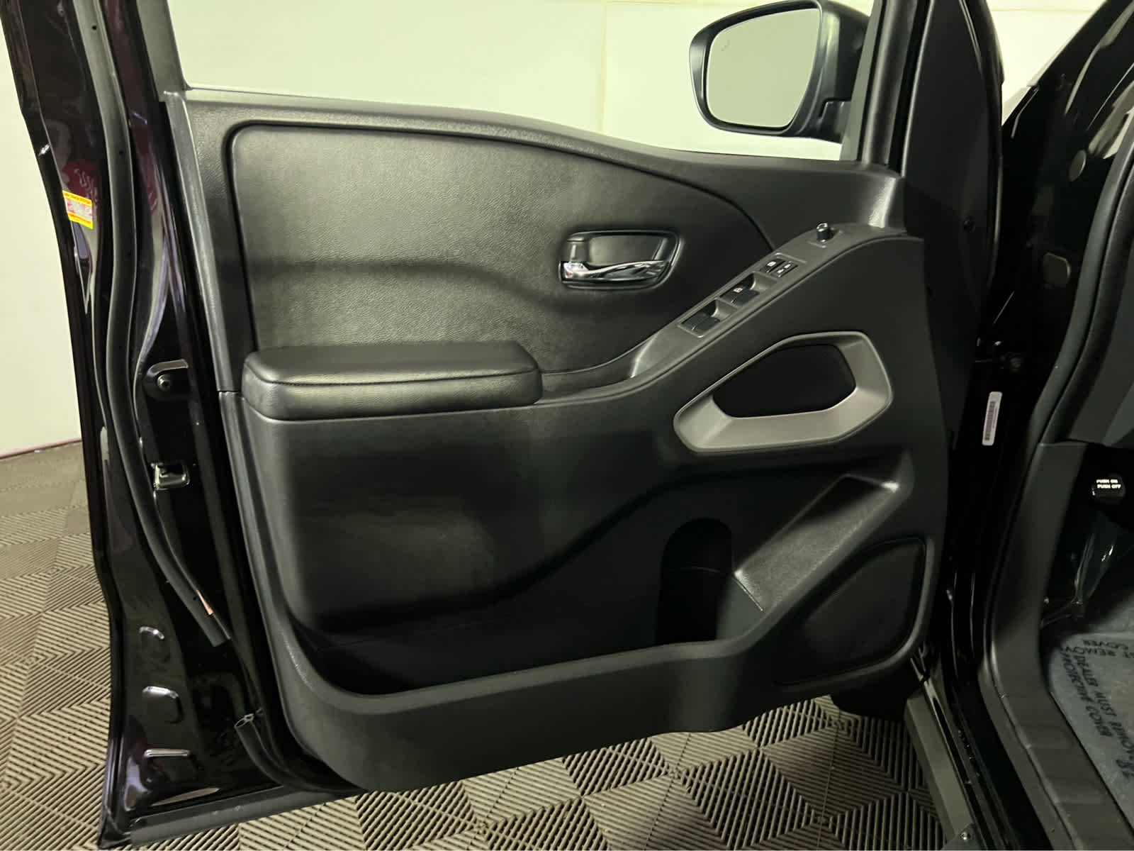 2025 Nissan Frontier Crew Cab SV
