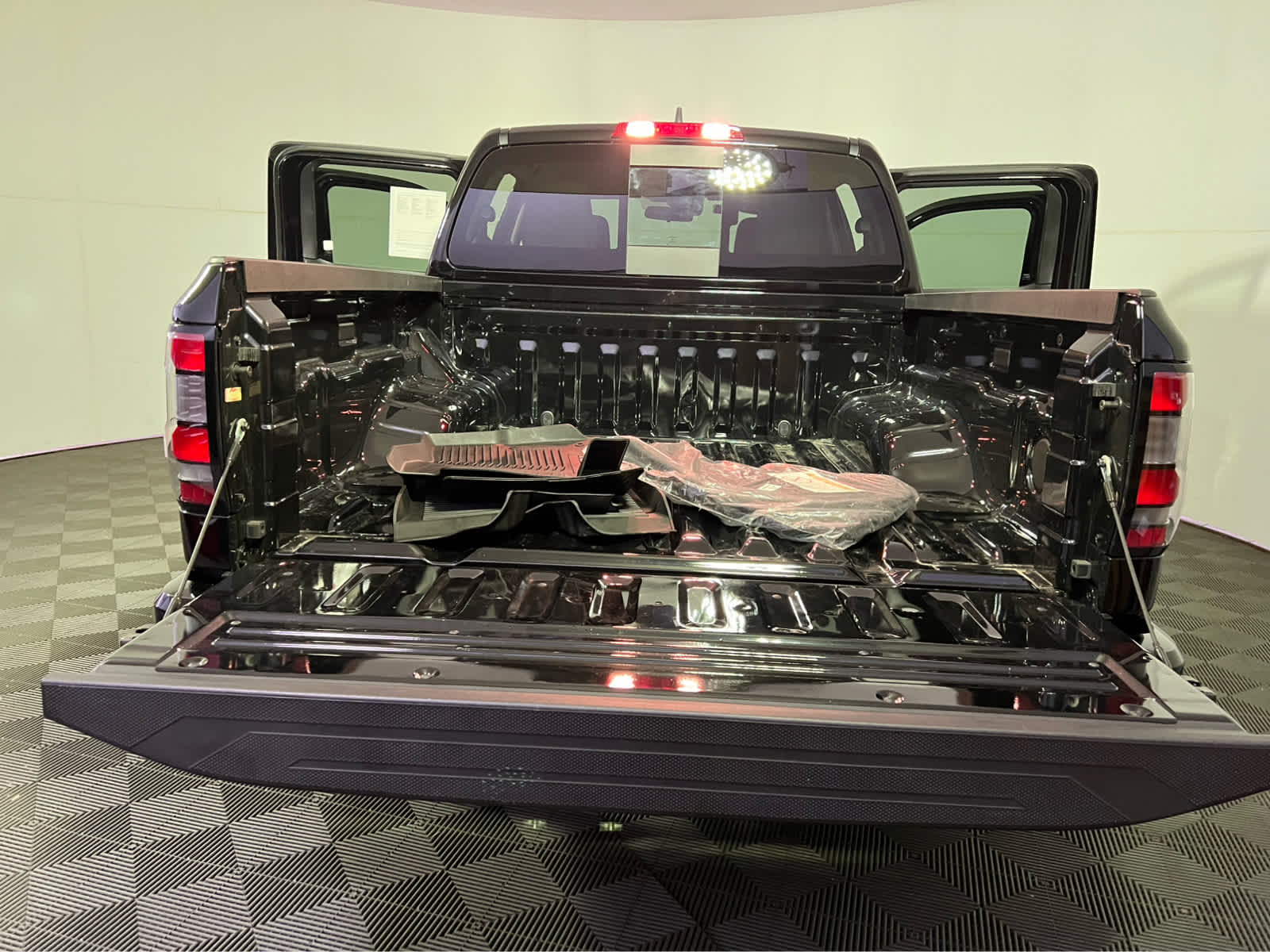 2025 Nissan Frontier Crew Cab SV