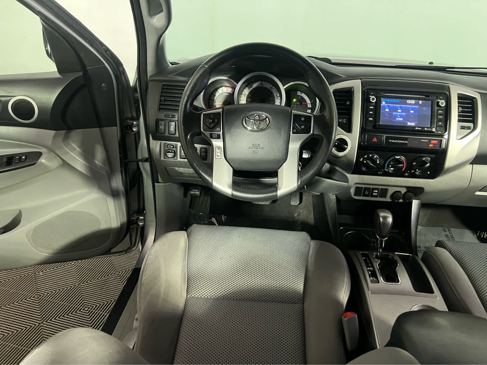 2015 Toyota Tacoma 4WD Double Cab V6 AT (Natl)
