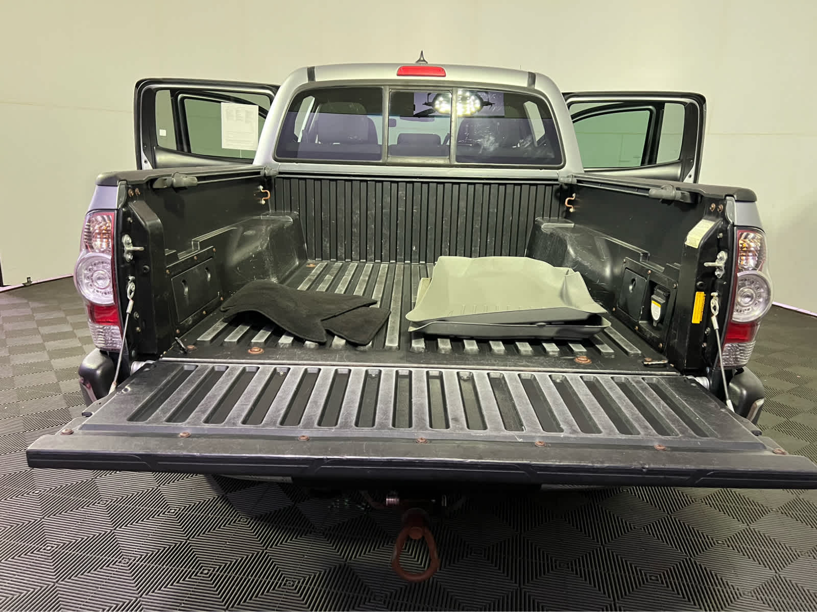 2015 Toyota Tacoma 4WD Double Cab V6 AT (Natl)