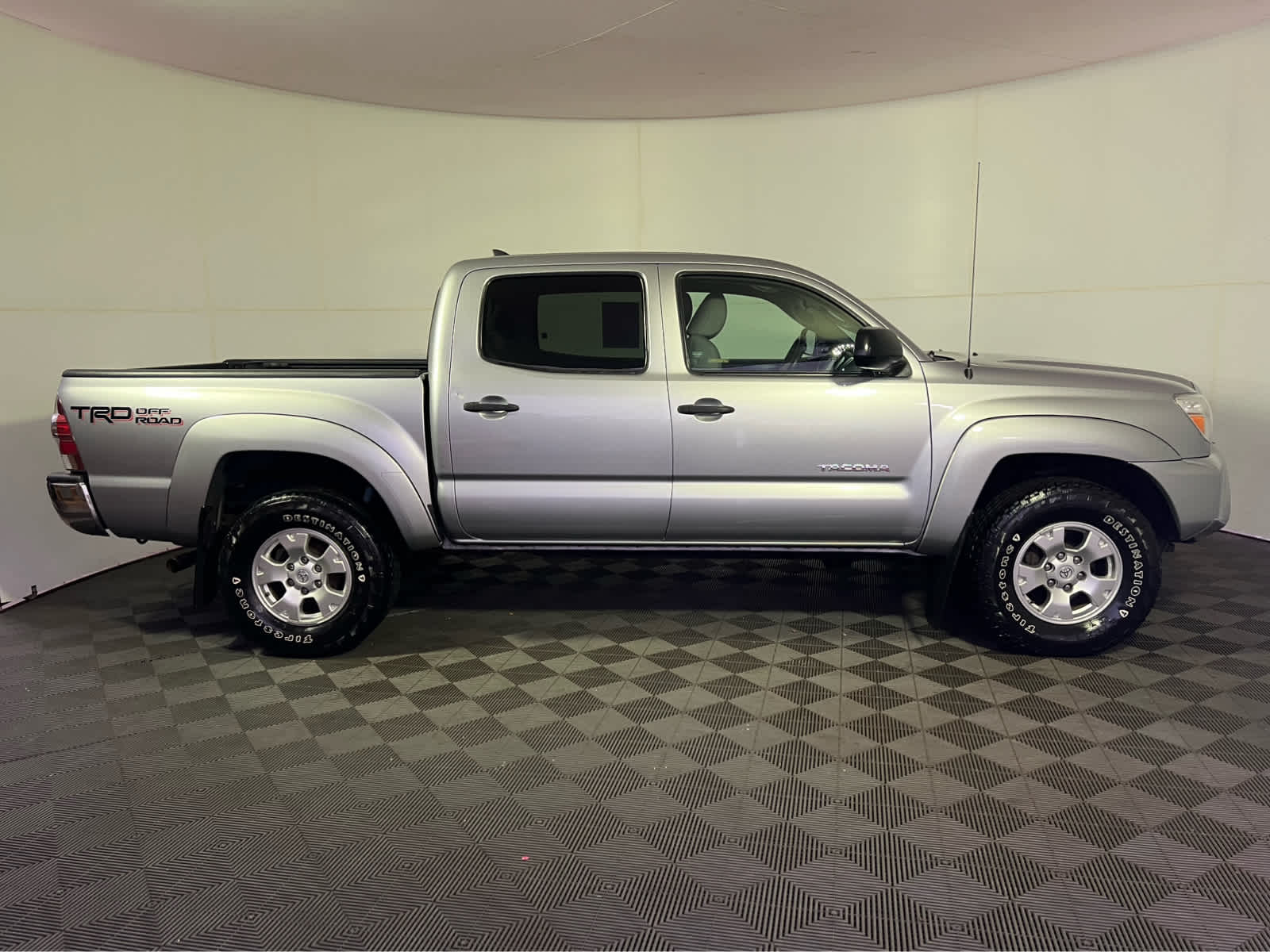 2015 Toyota Tacoma 4WD Double Cab V6 AT (Natl)