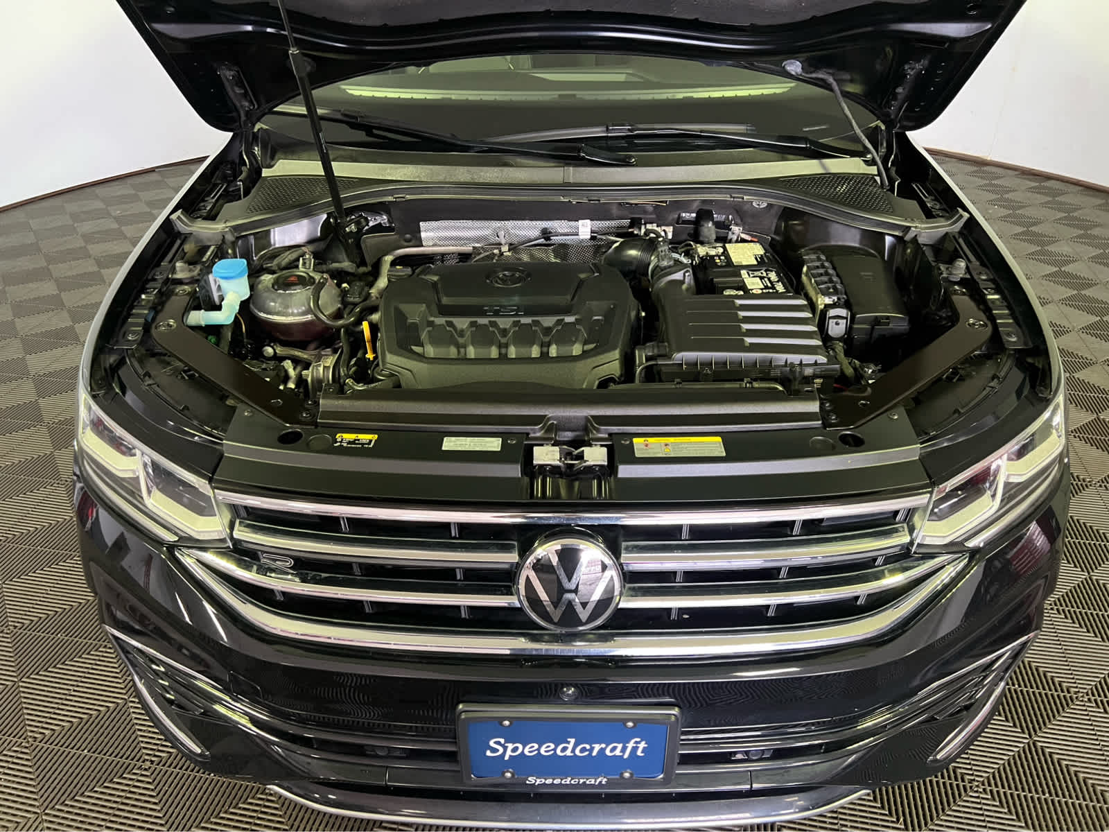2024 Volkswagen Tiguan SEL R-Line