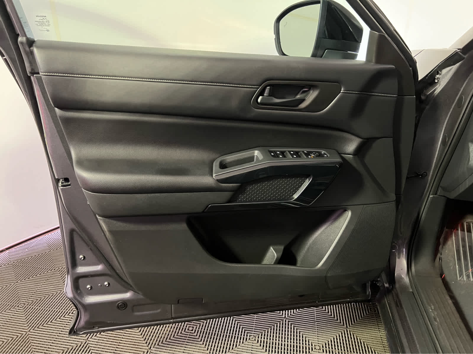 2023 Nissan Pathfinder S