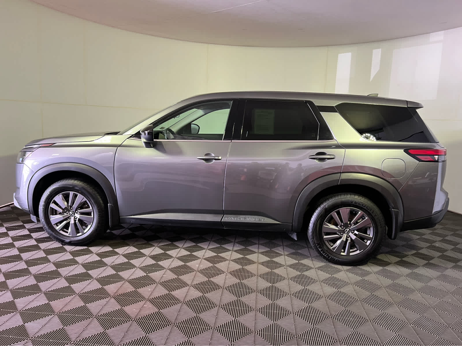 2023 Nissan Pathfinder S