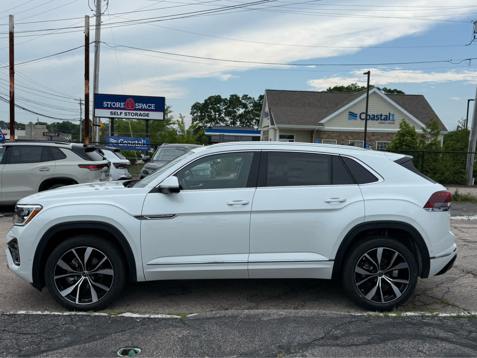 2026 Volkswagen Atlas Cross Sport 2.0T SEL Premium R-Line
