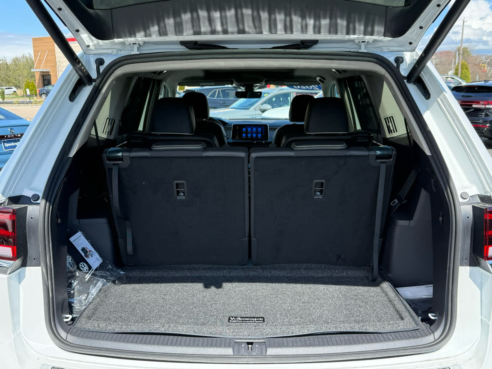 2026 Volkswagen Atlas 2.0T SEL Premium R-Line