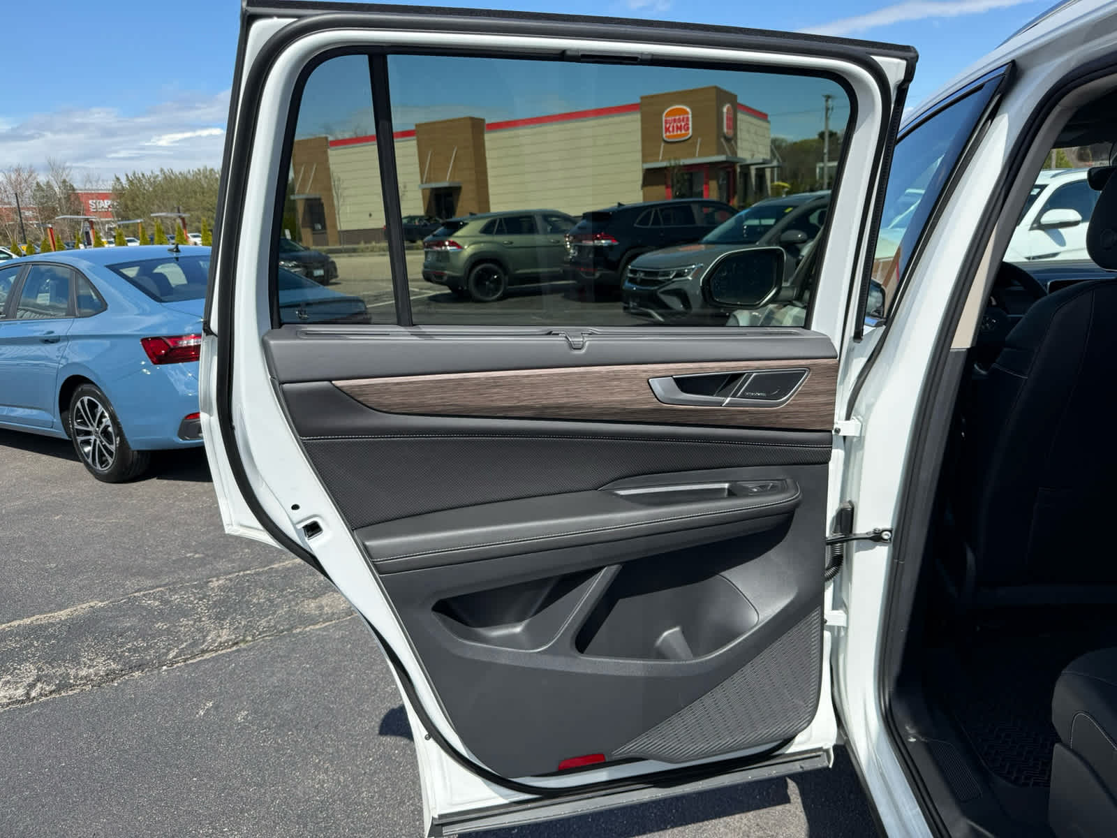2026 Volkswagen Atlas 2.0T SEL Premium R-Line