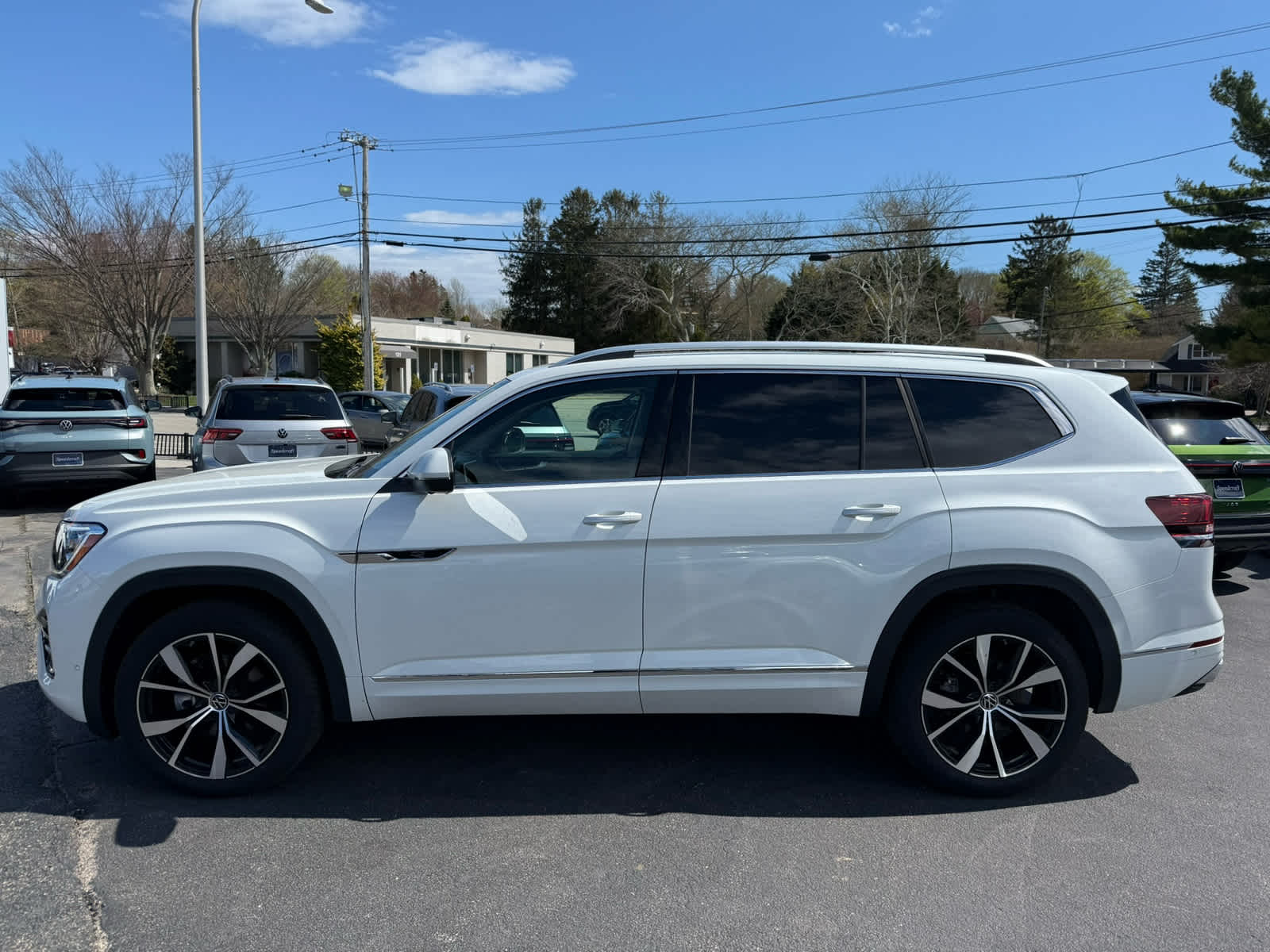 2026 Volkswagen Atlas 2.0T SEL Premium R-Line