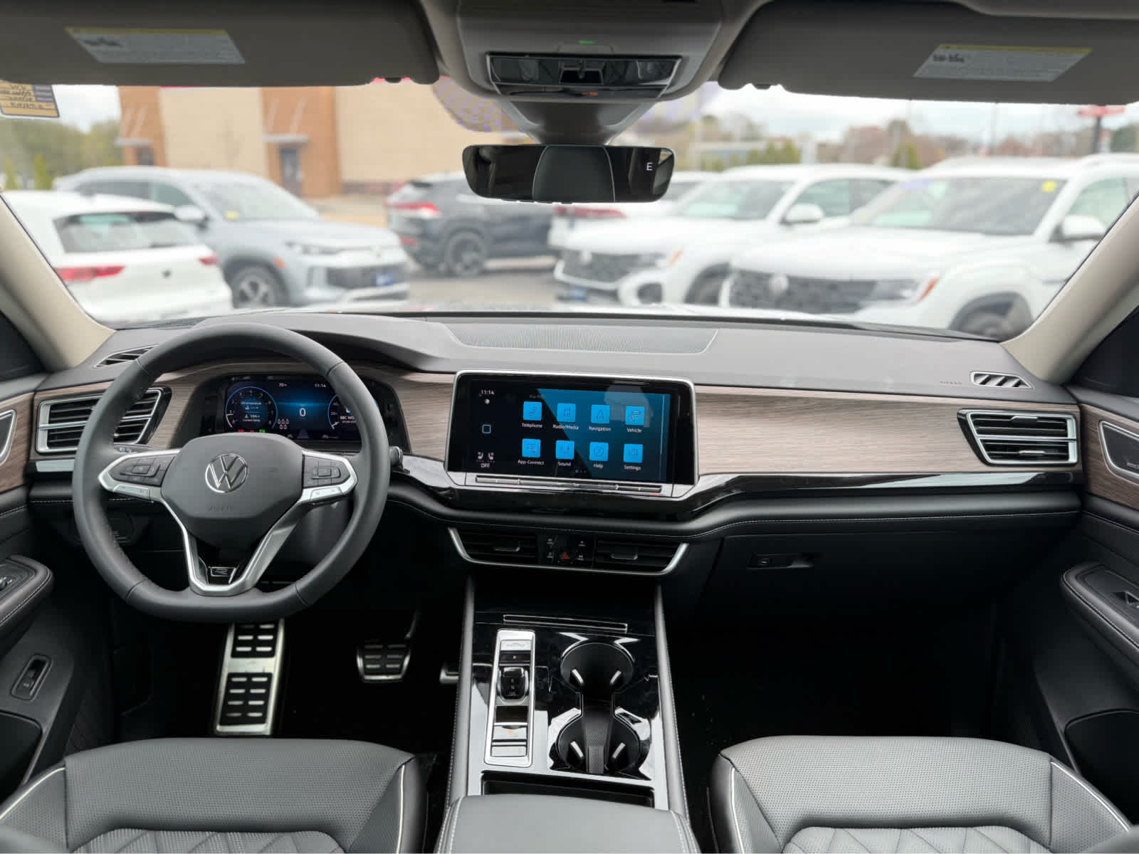 2026 Volkswagen Atlas 2.0T SEL Premium R-Line