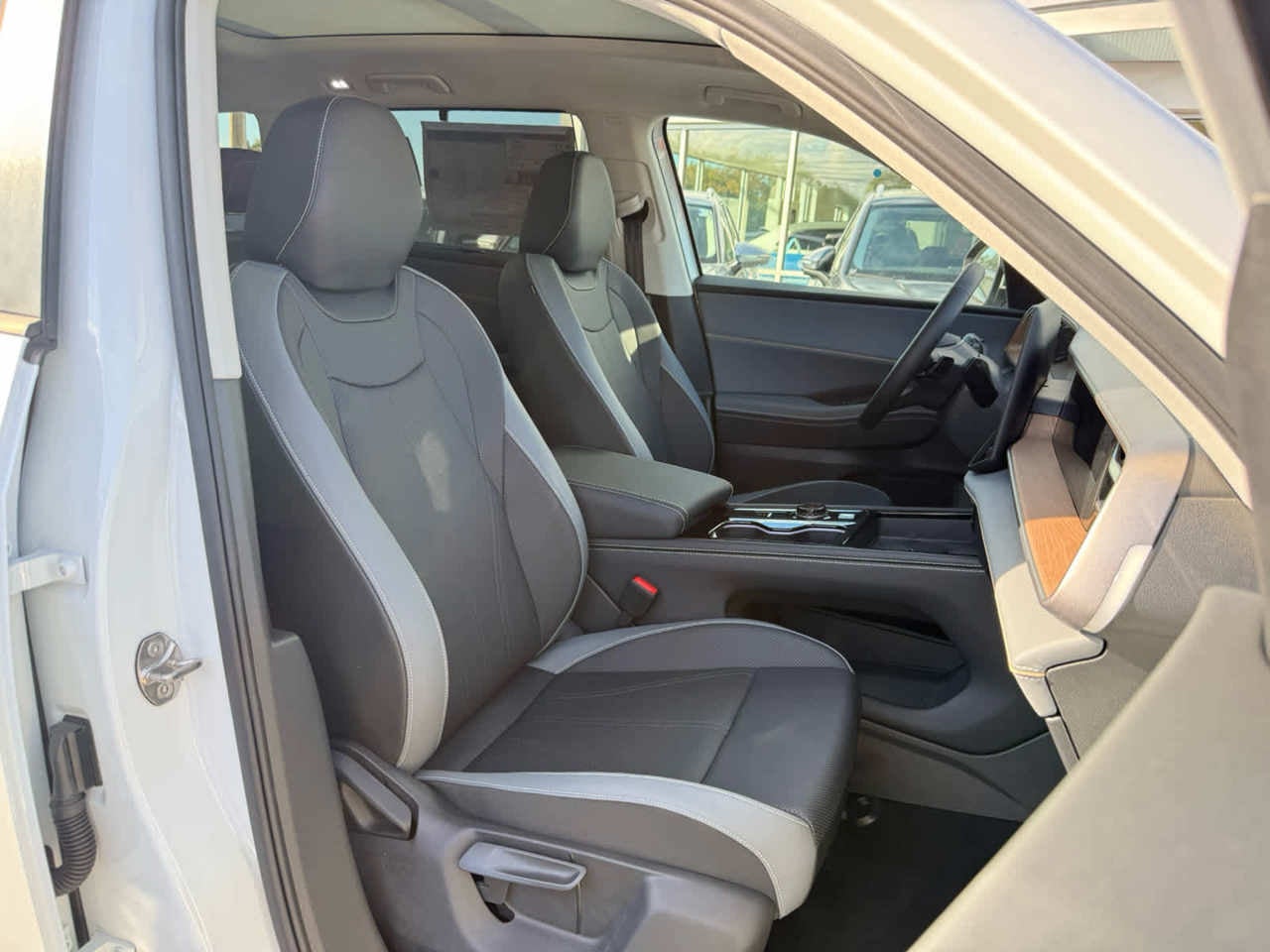 2027 Volkswagen Atlas 2.0T SE w/ Technology