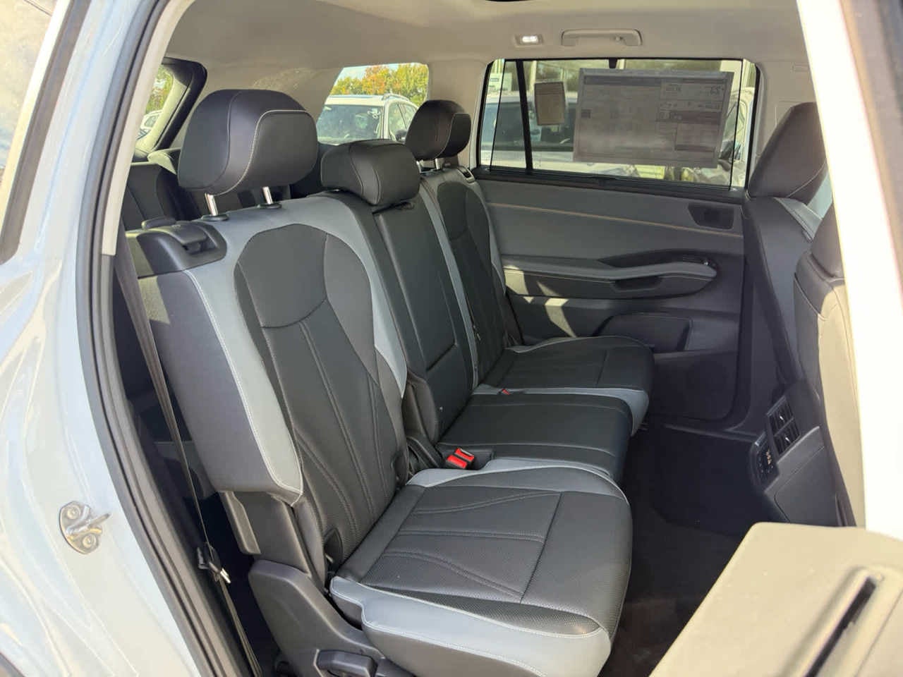 2027 Volkswagen Atlas 2.0T SE w/ Technology