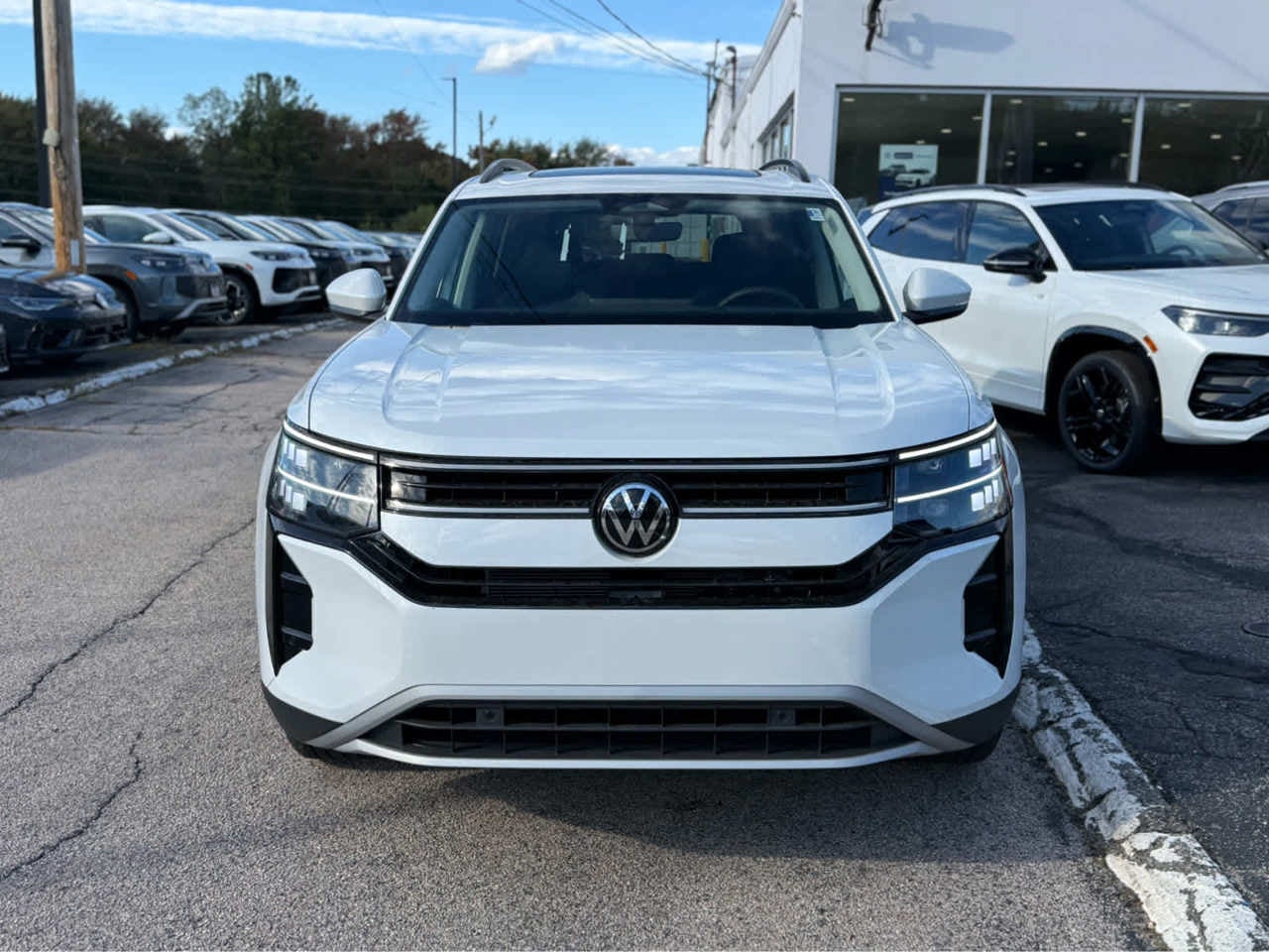 2027 Volkswagen Atlas 2.0T SE w/ Technology