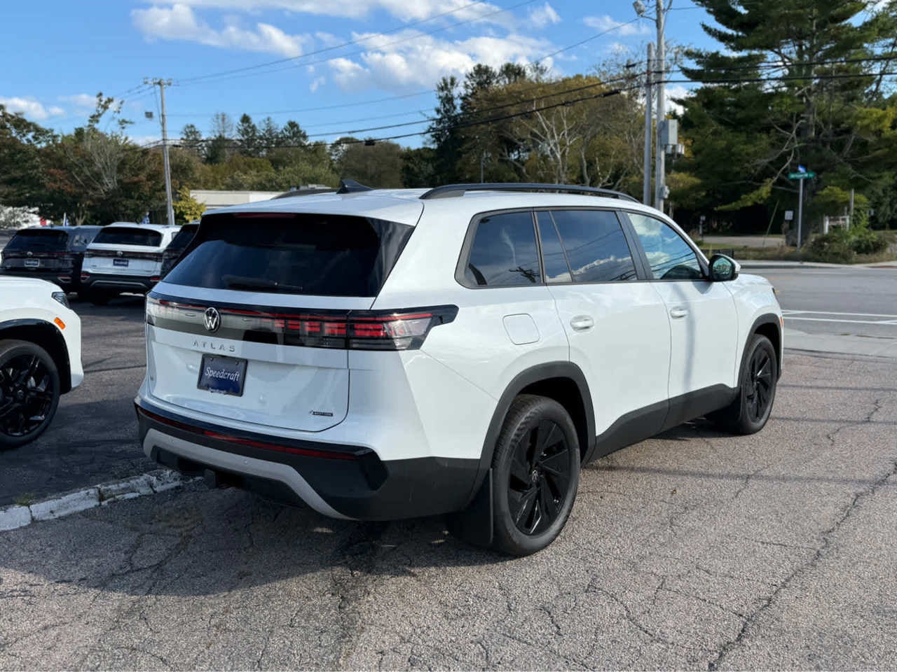 2027 Volkswagen Atlas 2.0T SE w/ Technology