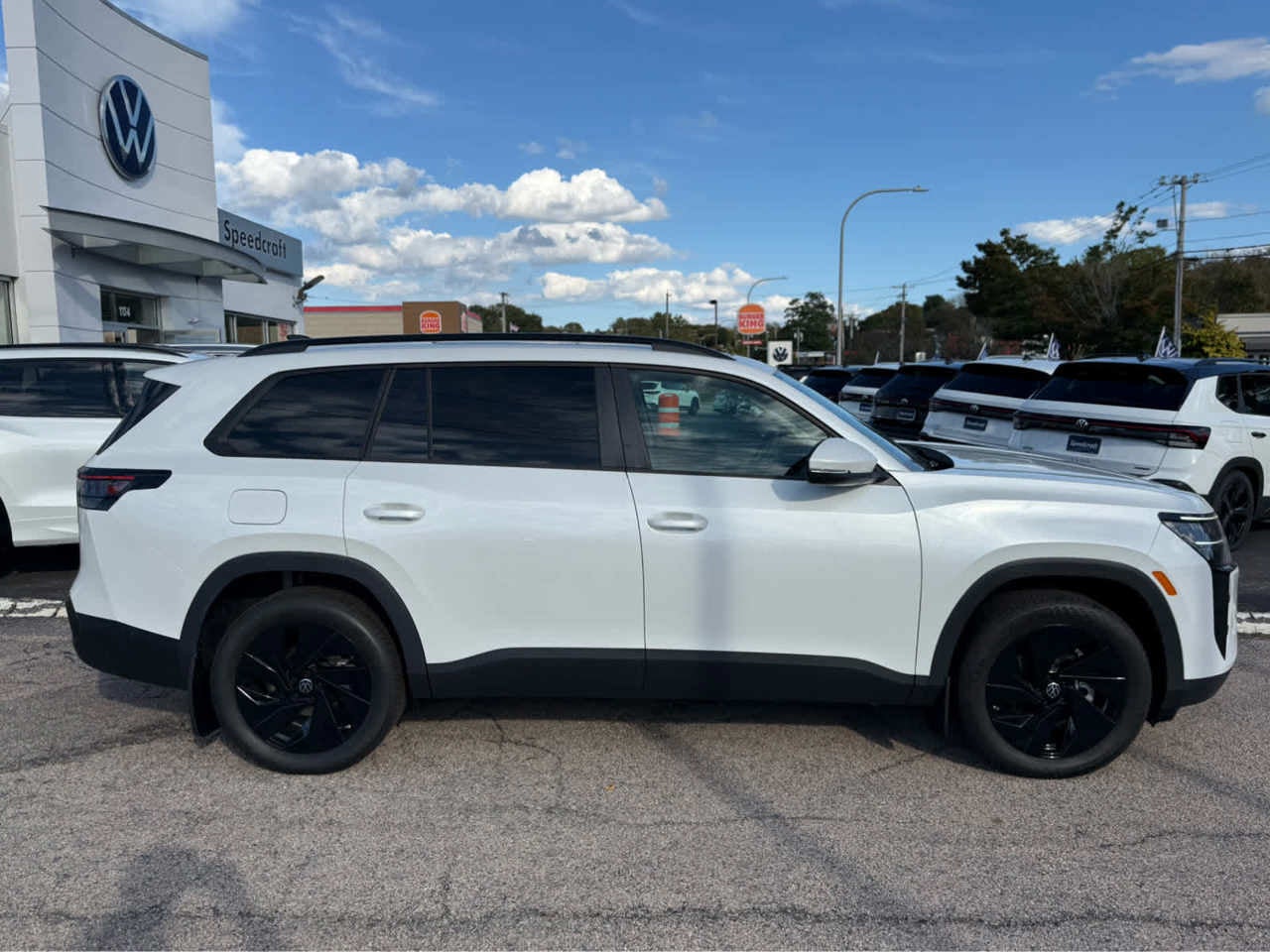 2027 Volkswagen Atlas 2.0T SE w/ Technology