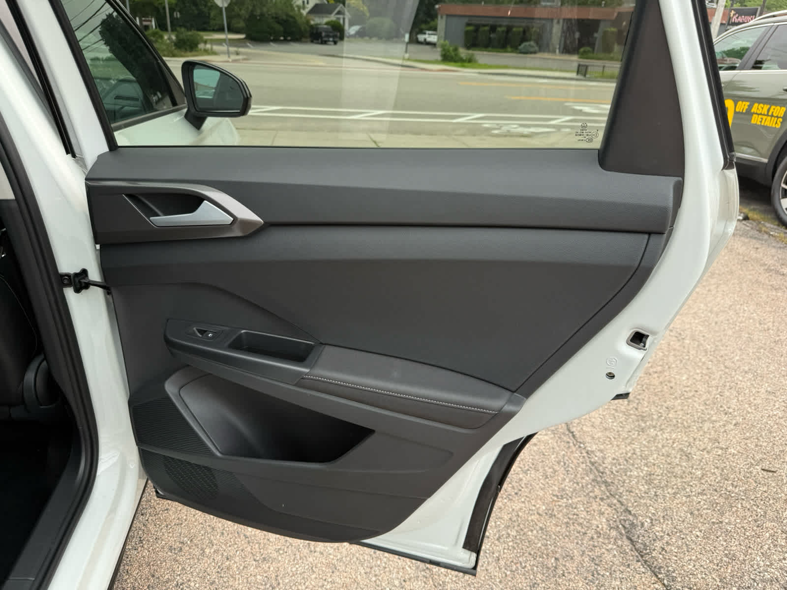 2026 Volkswagen Taos SE Black