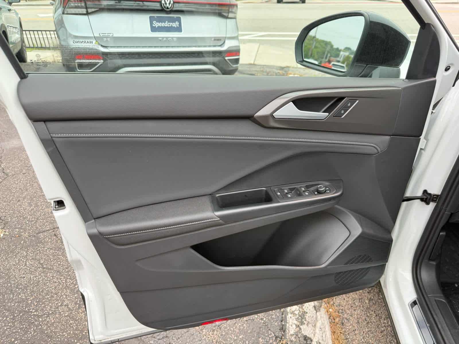 2026 Volkswagen Taos SE Black