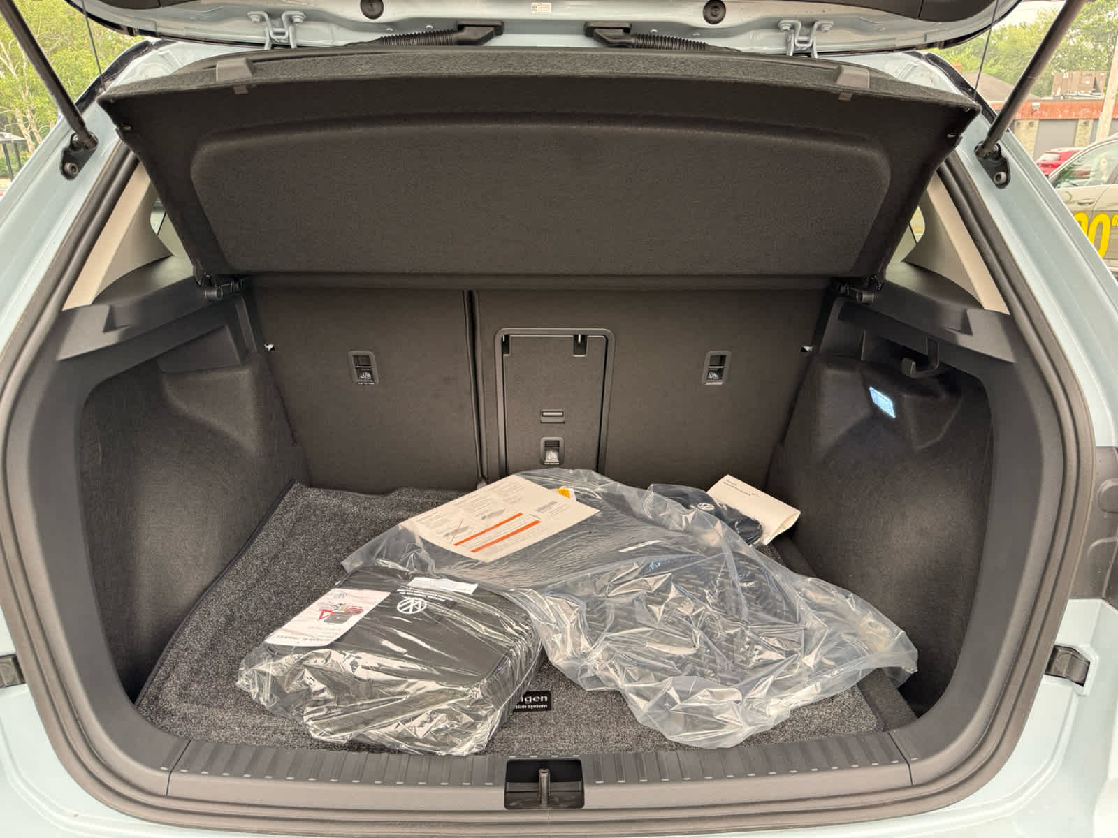 2026 Volkswagen Taos SE Black