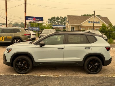 2026 Volkswagen Taos SE Black