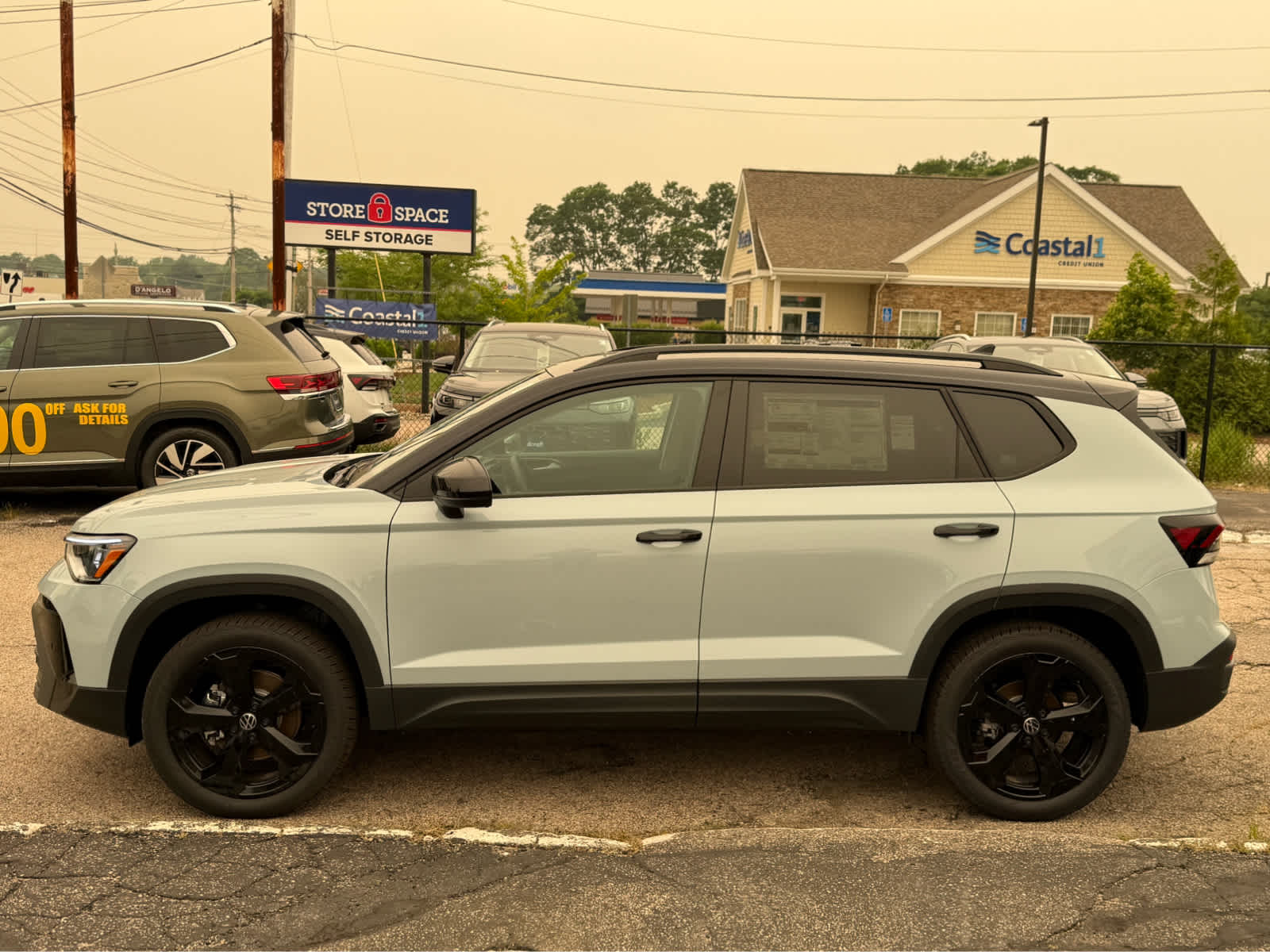 2026 Volkswagen Taos SE Black