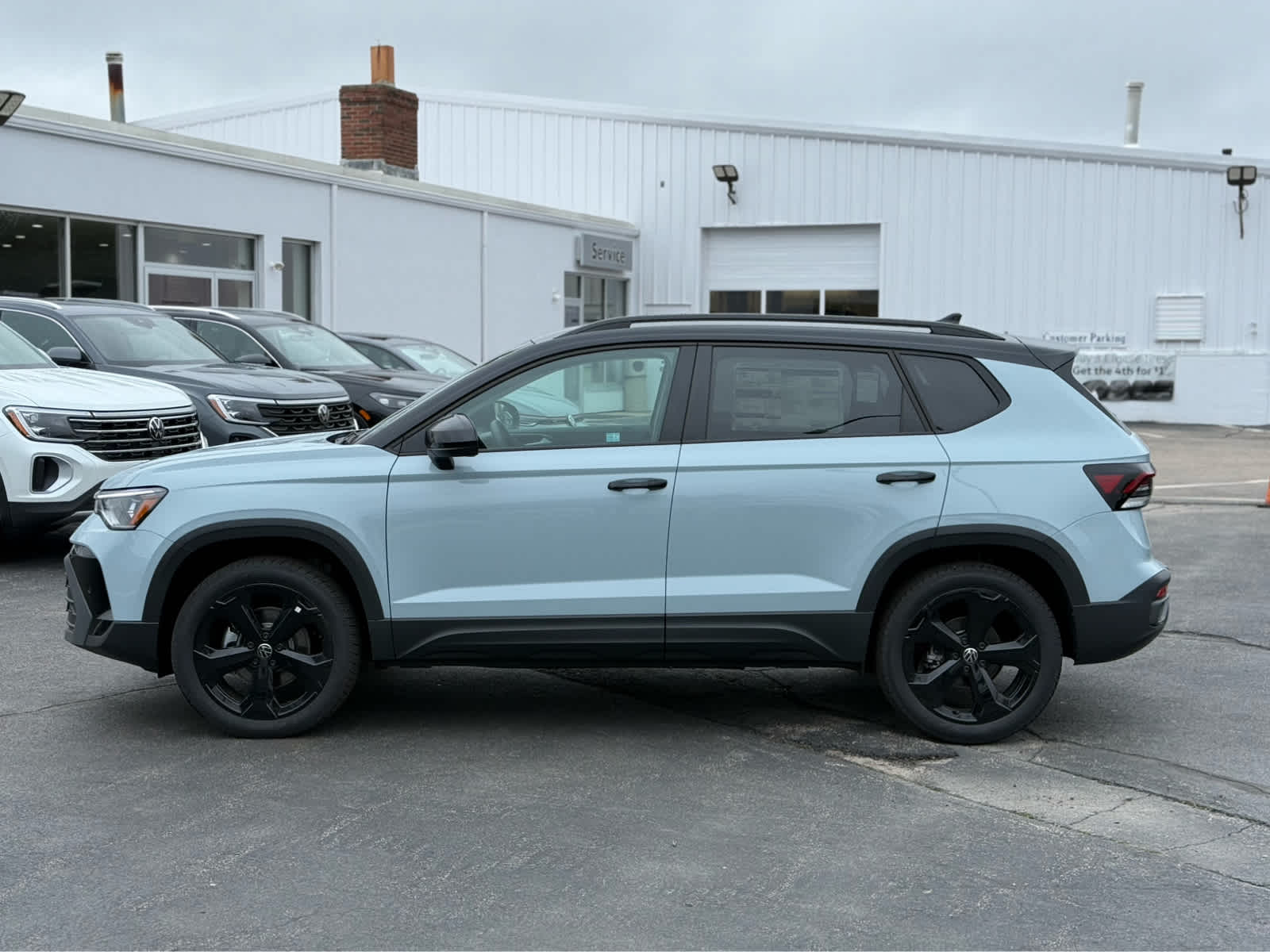 2026 Volkswagen Taos SE Black
