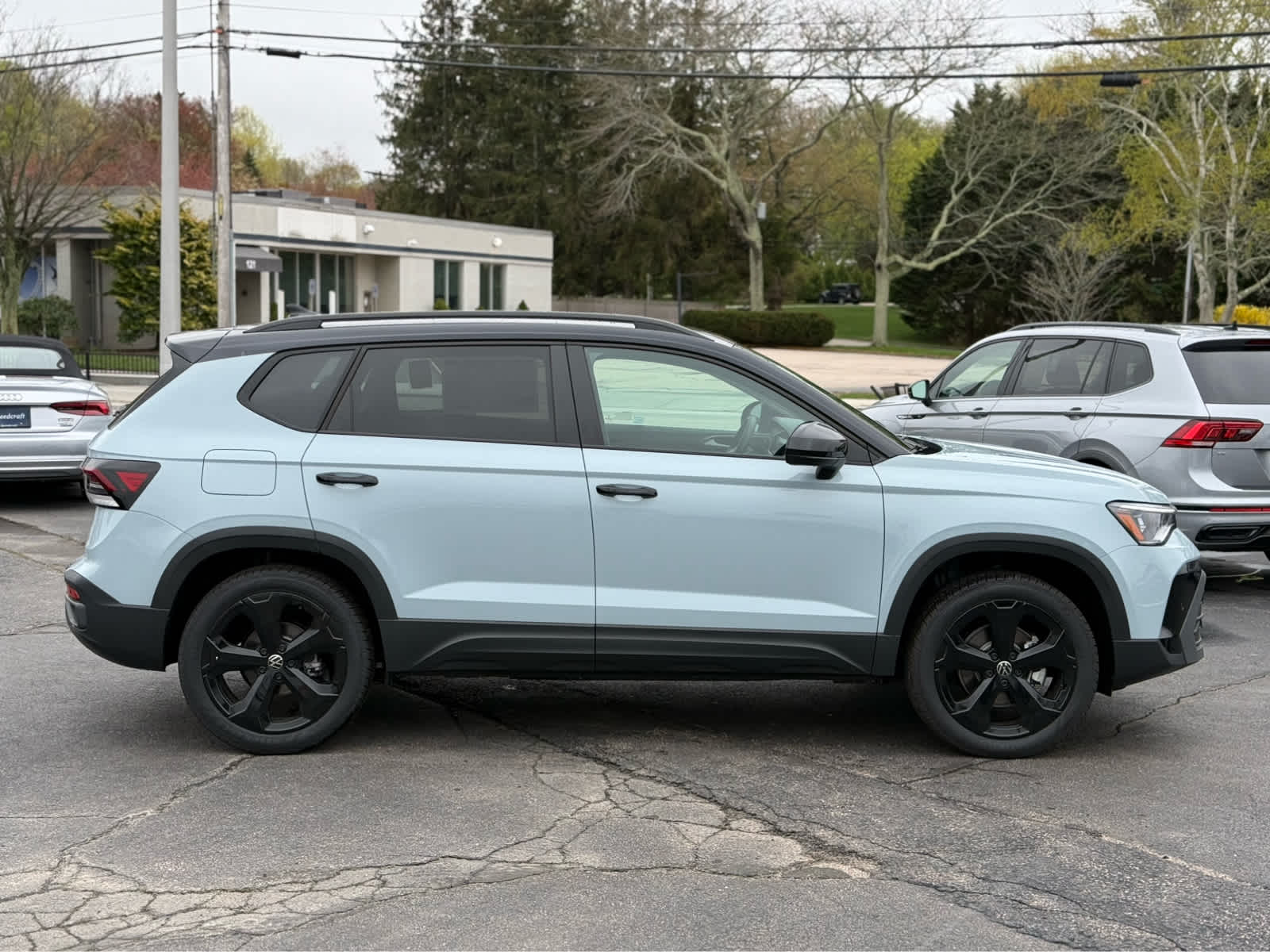 2026 Volkswagen Taos SE Black