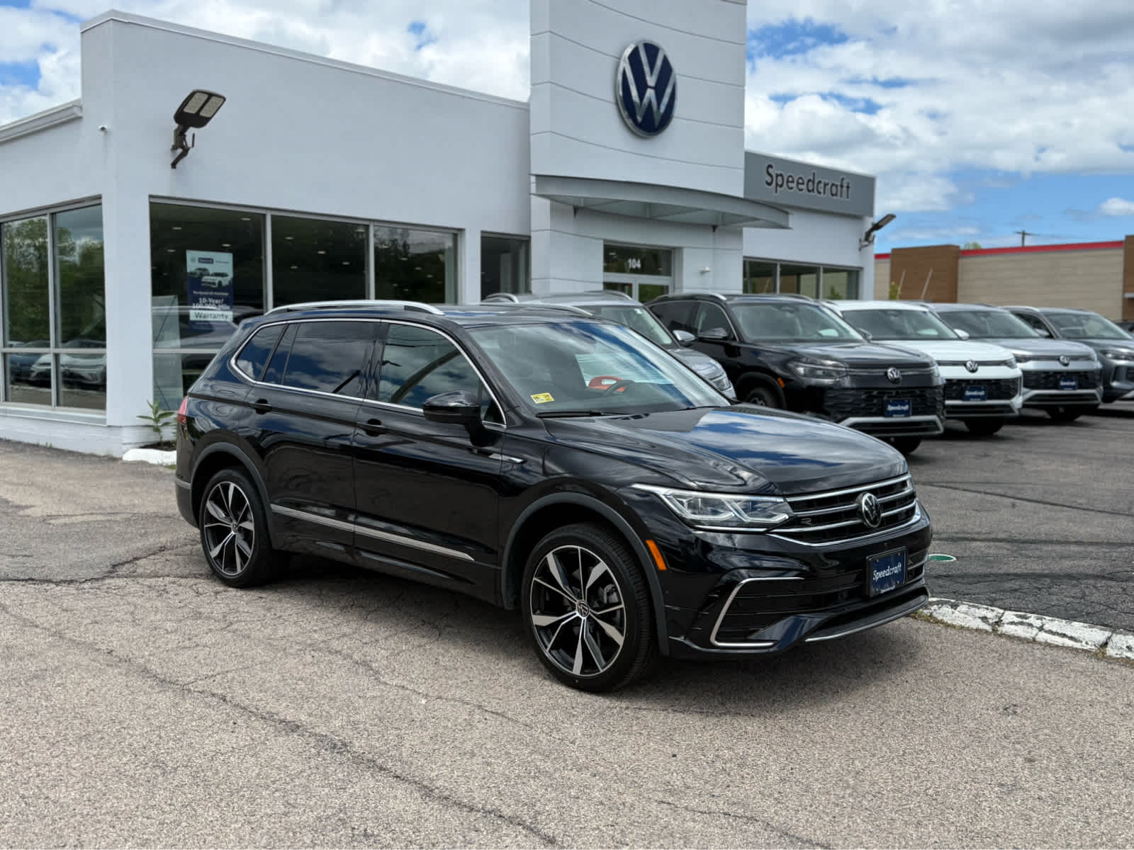 2024 Volkswagen Tiguan SEL R-Line