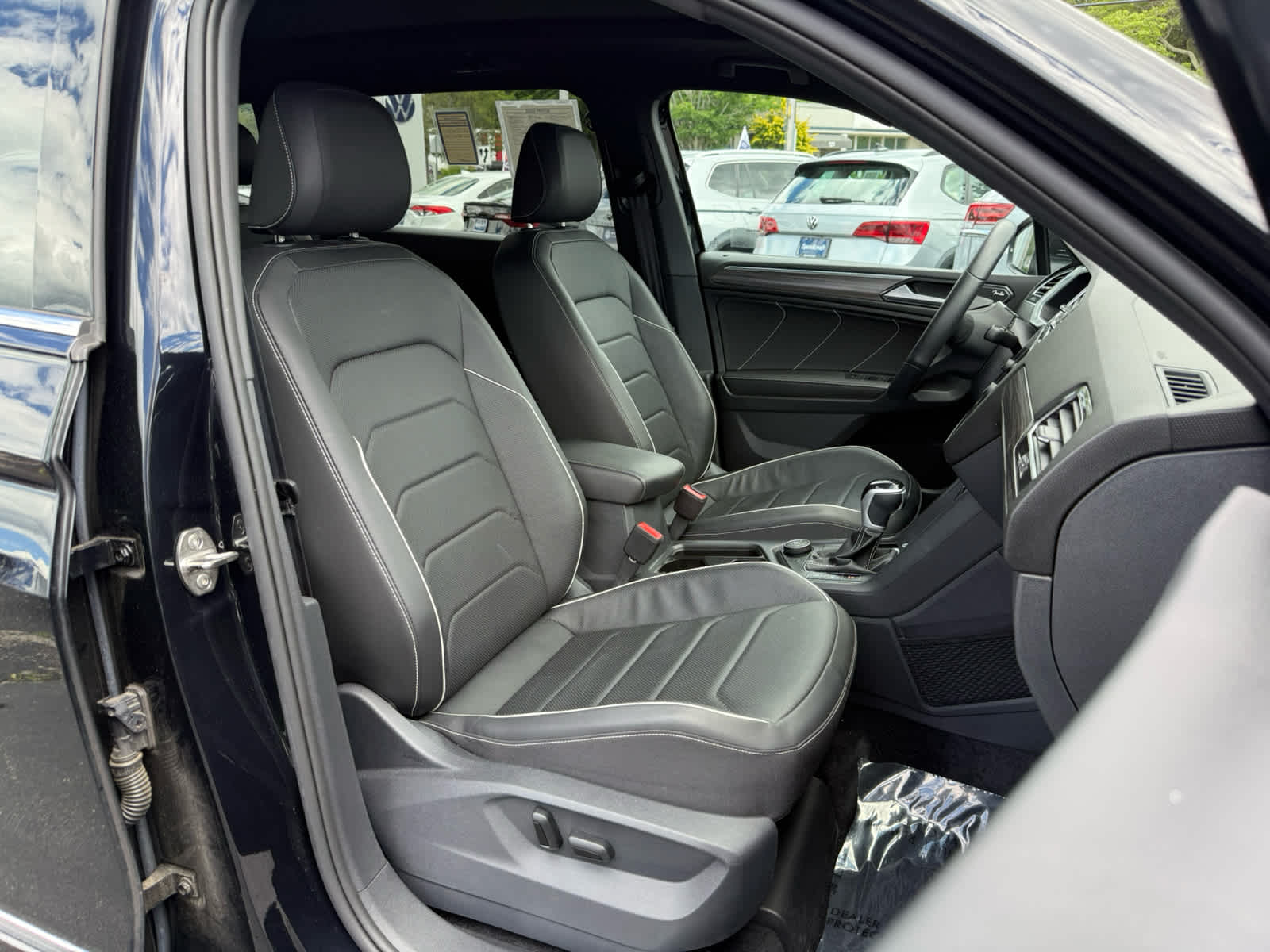 2024 Volkswagen Tiguan SEL R-Line
