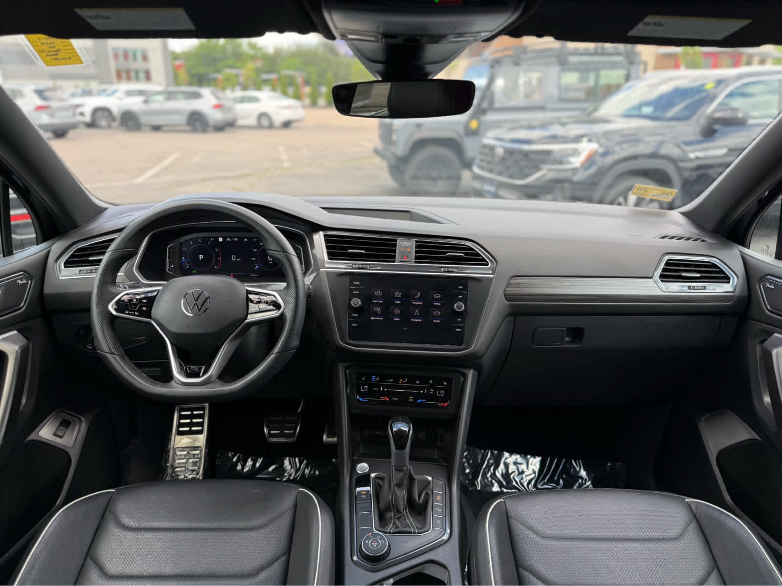 2024 Volkswagen Tiguan SEL R-Line