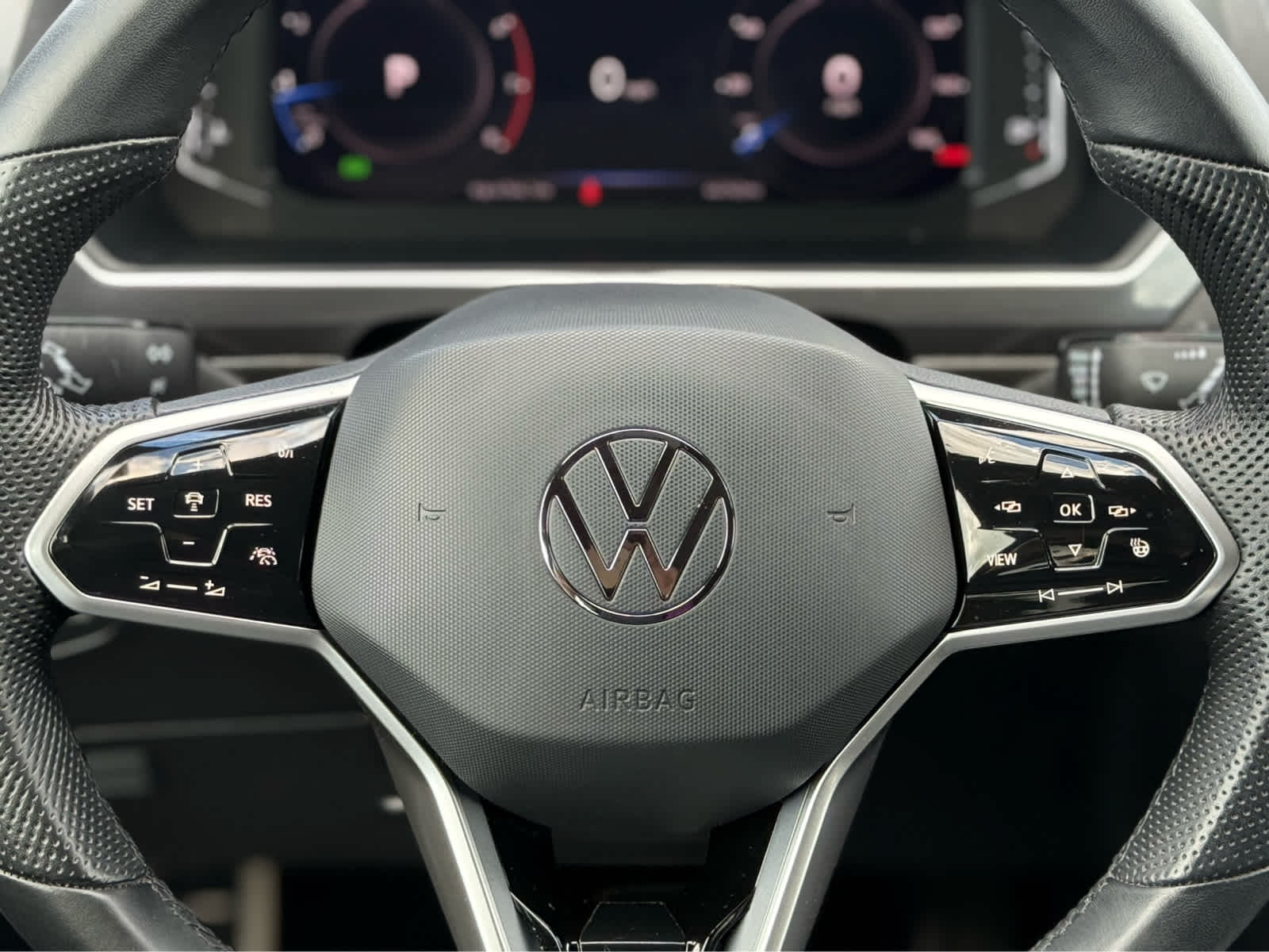 2024 Volkswagen Tiguan SEL R-Line