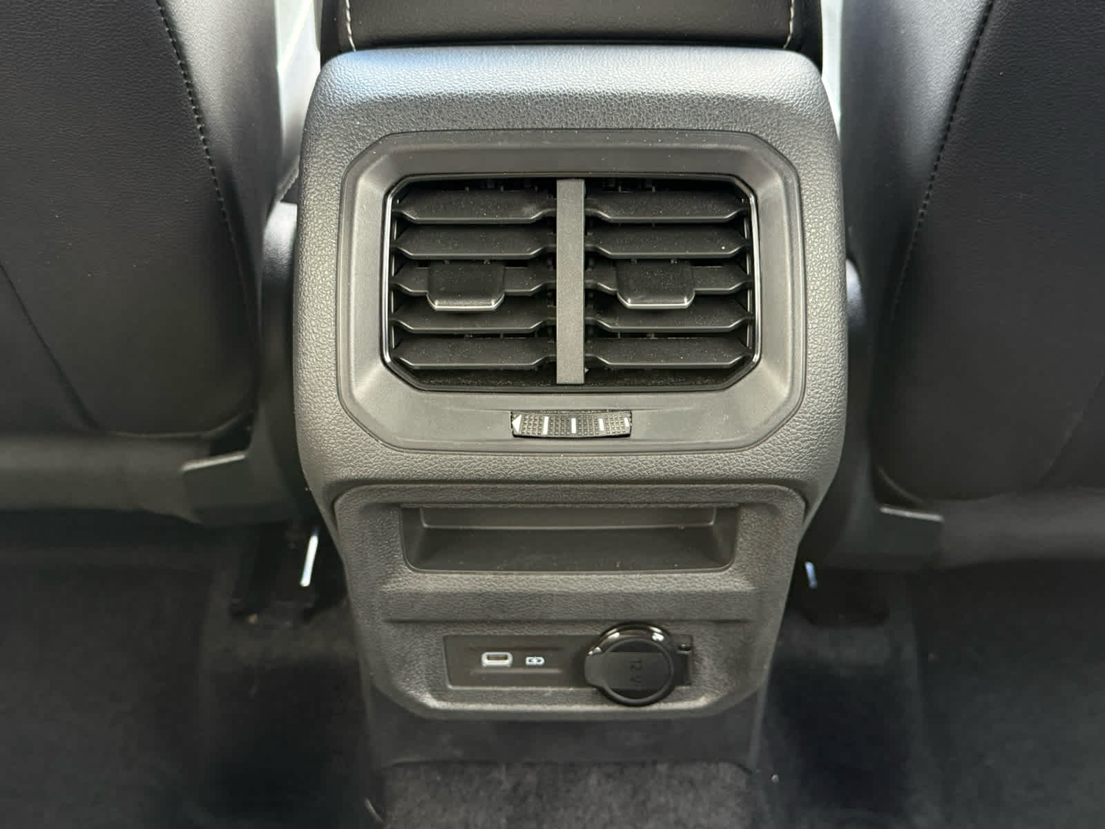 2024 Volkswagen Tiguan SEL R-Line