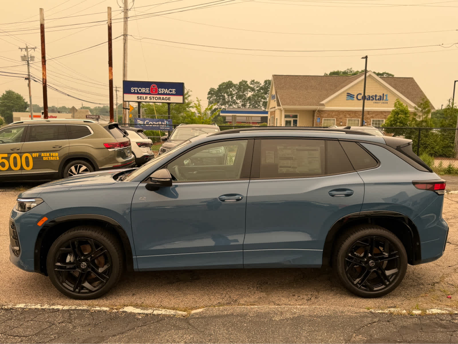 2026 Volkswagen Tiguan SE R-Line Black