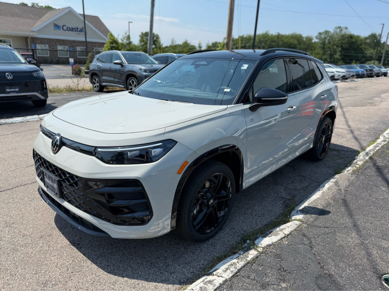 2026 Volkswagen Tiguan SE R-Line Black