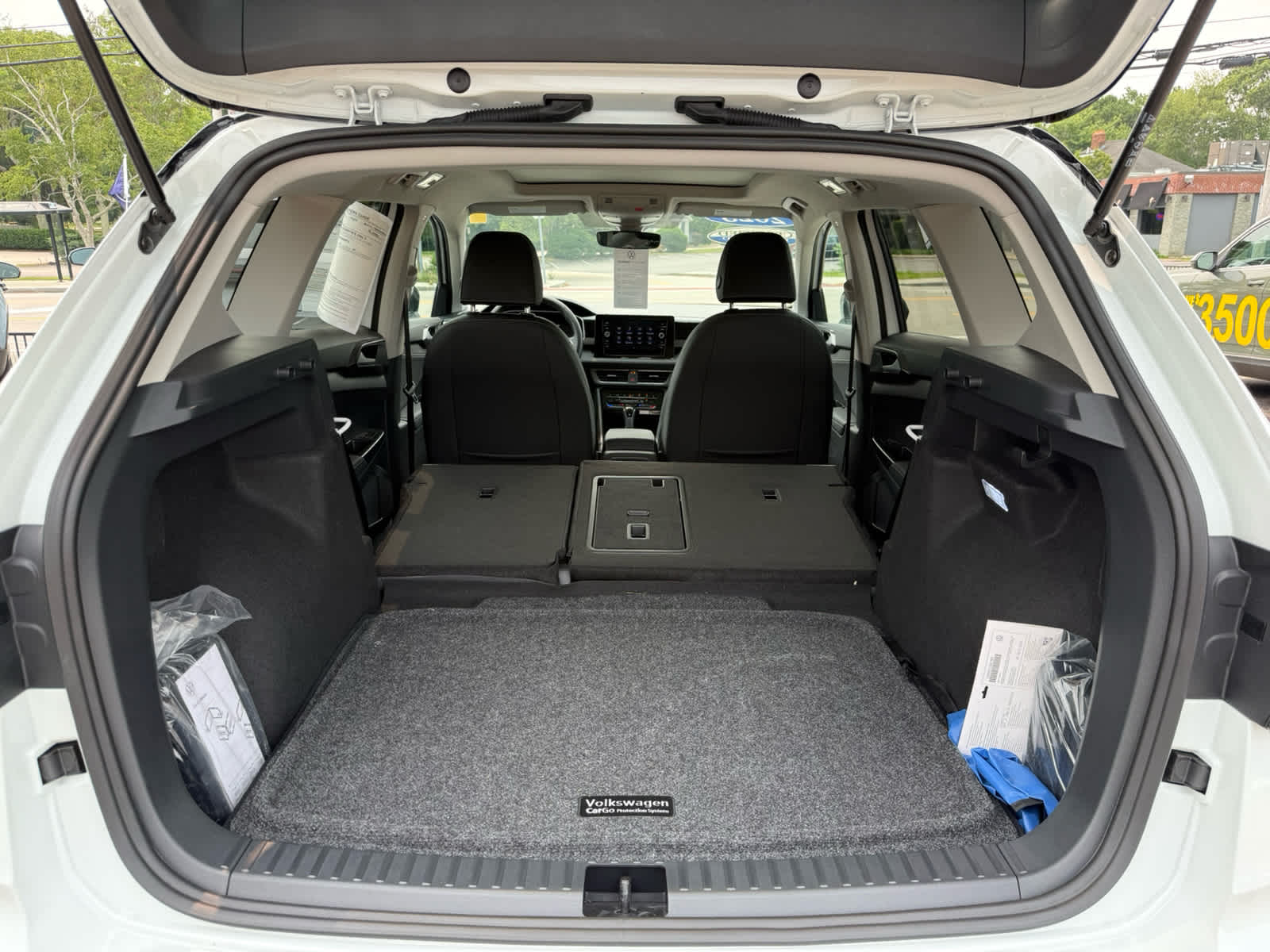 2025 Volkswagen Taos SE