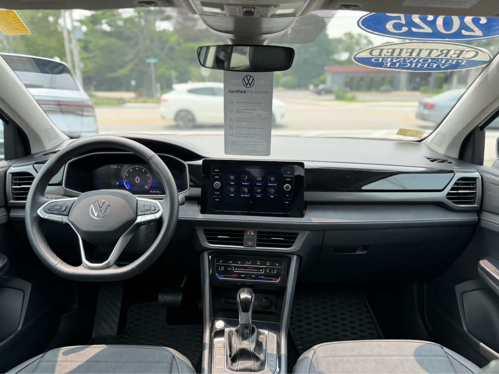 2025 Volkswagen Taos SE