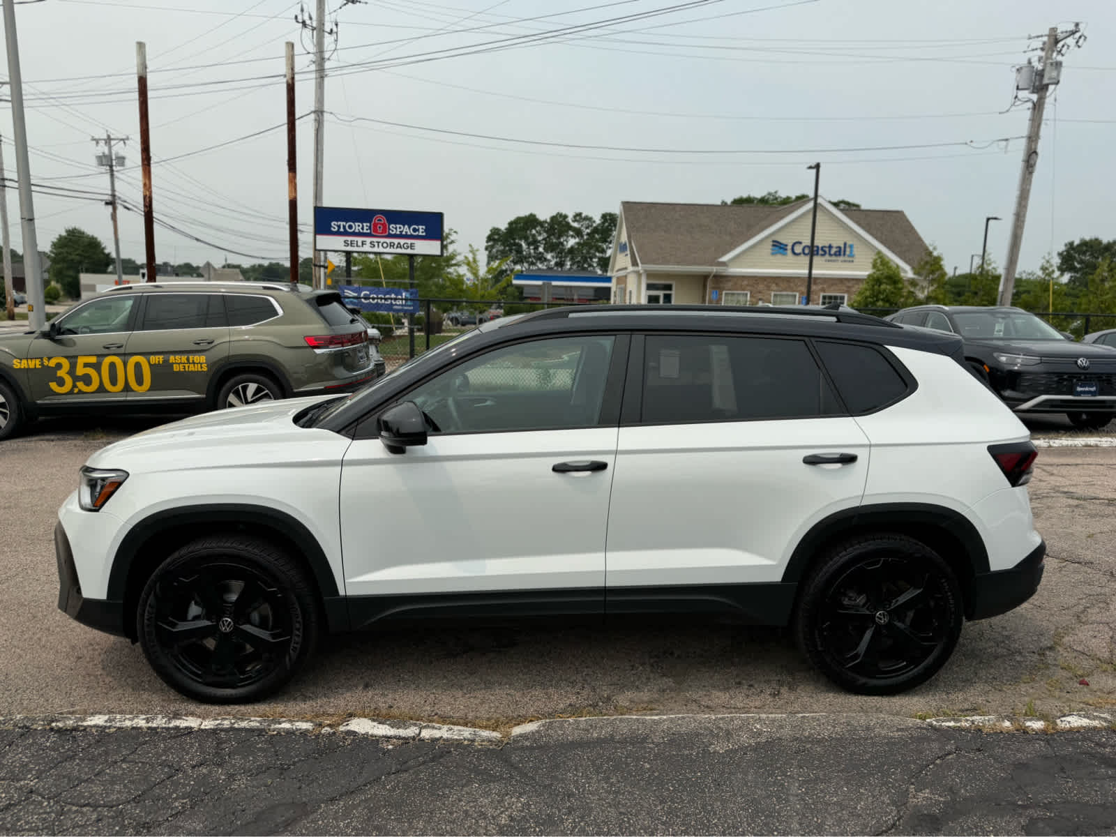 2025 Volkswagen Taos SE