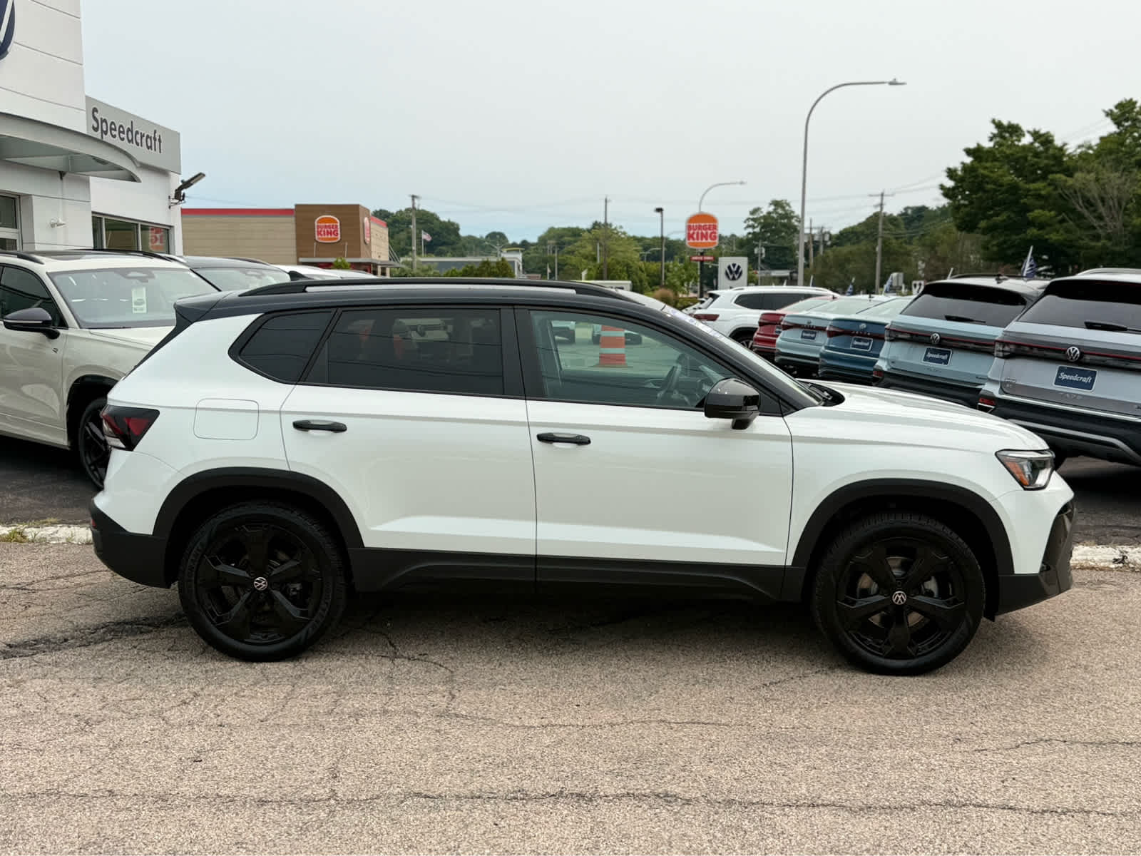 2025 Volkswagen Taos SE